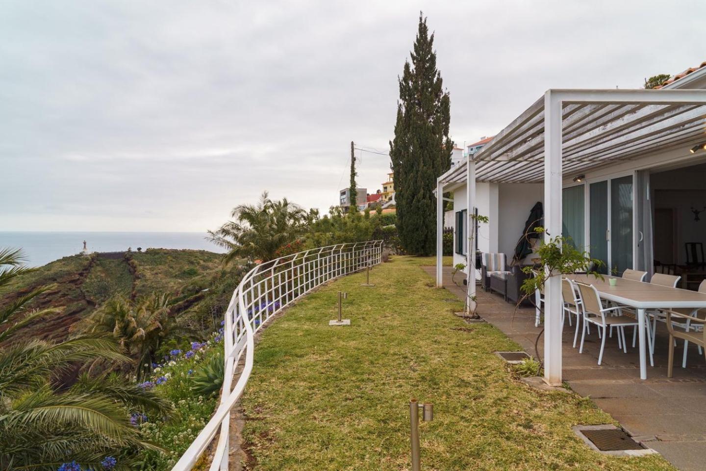 Vila da Falésia-With Pool and views