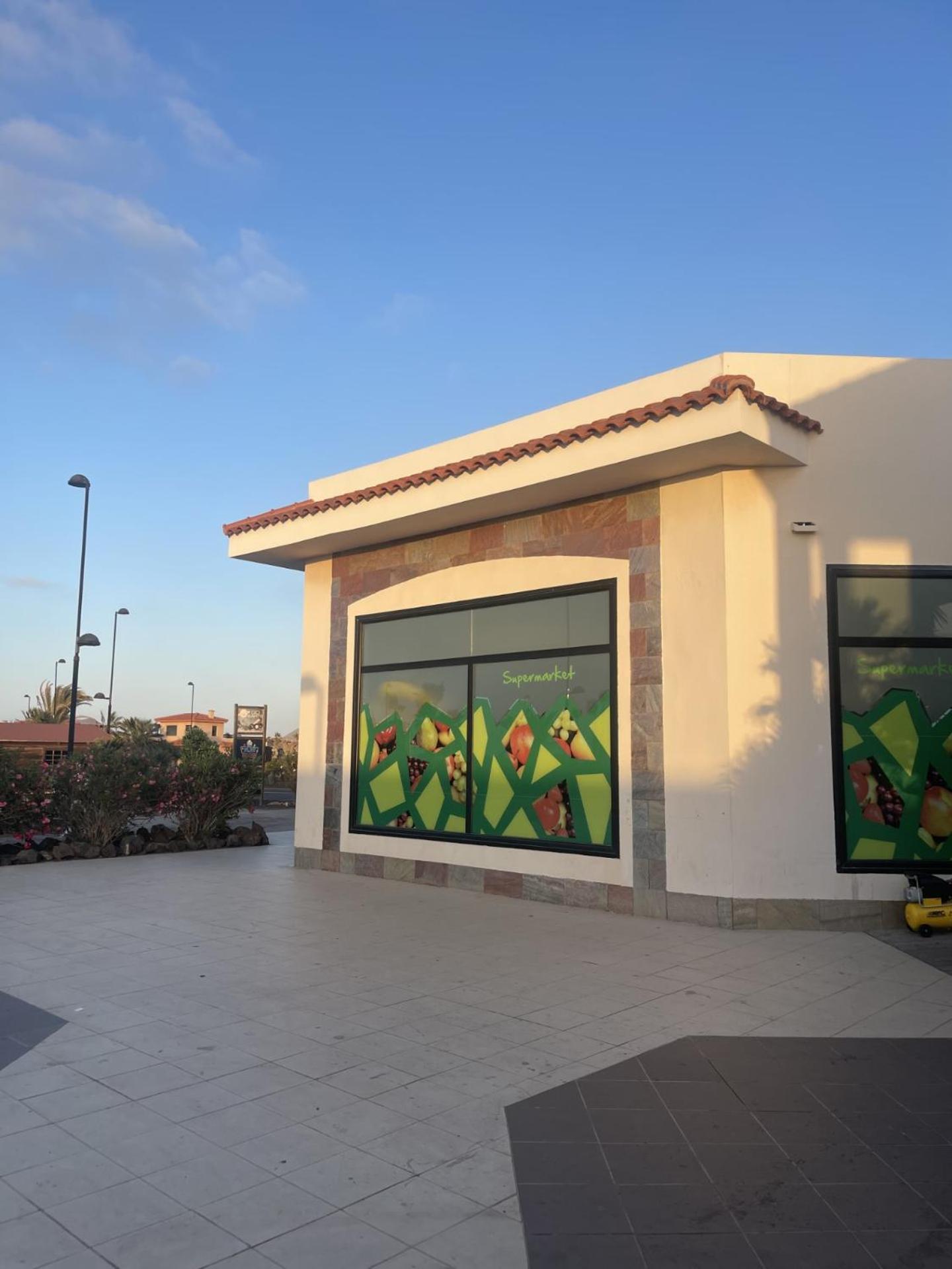 Supermarket/grocery shop