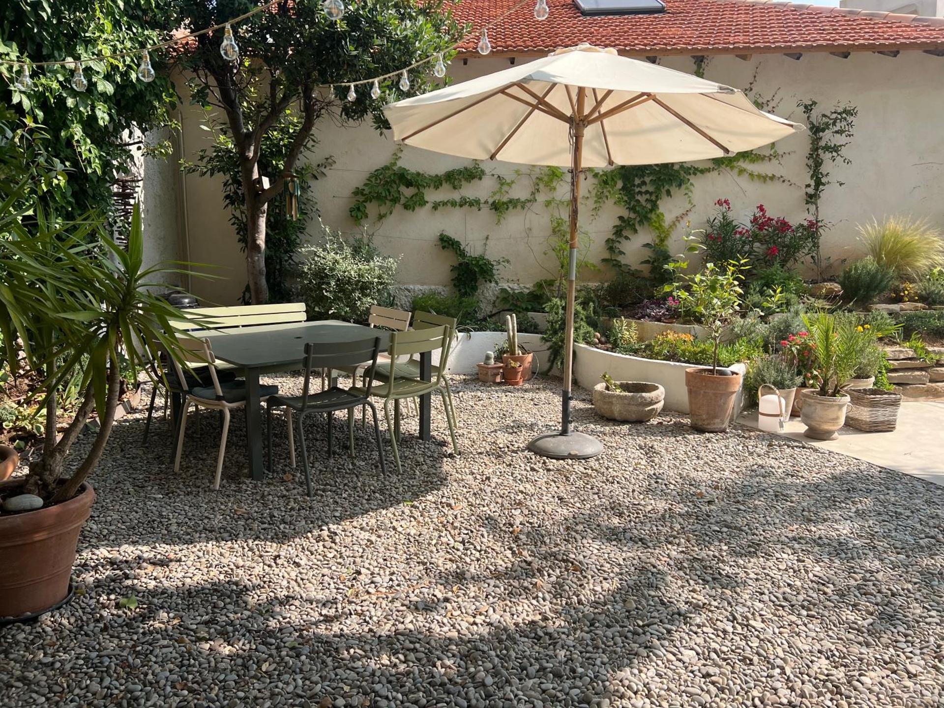 Bord de mer, magnifique appartement de 150m2 avec jardin