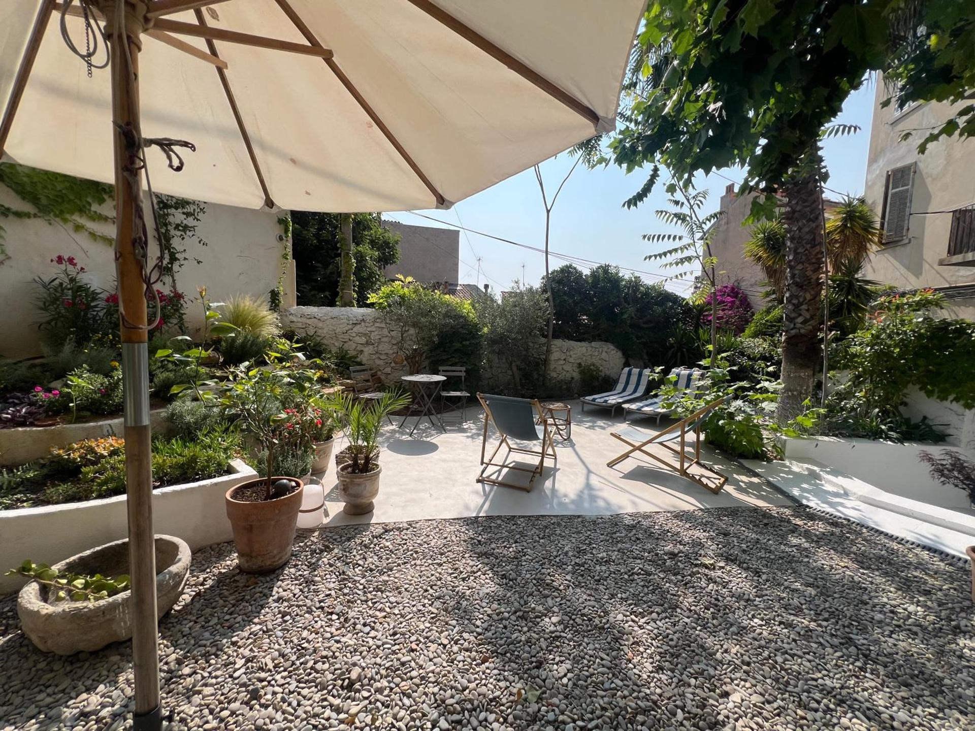 Bord de mer, magnifique appartement de 150m2 avec jardin