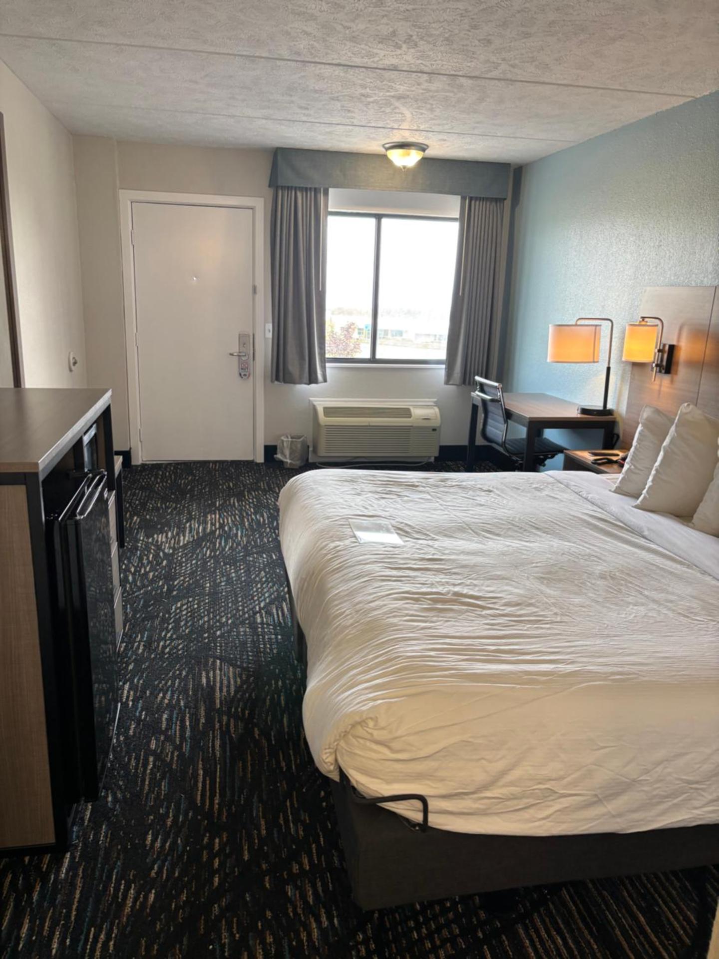 King Room with One King Bed - Second Floor - Building 2 - Bay View - Non-Smoking