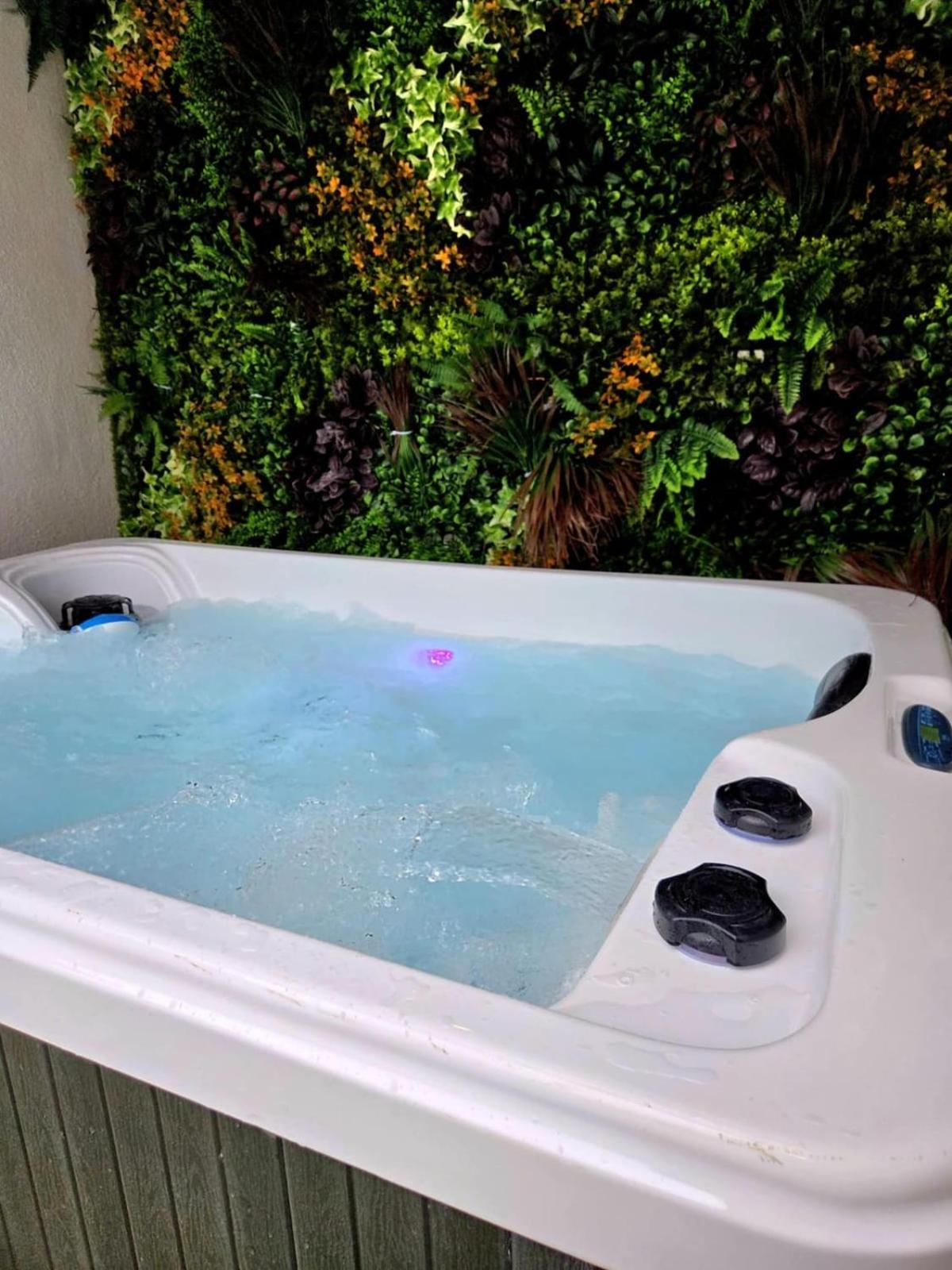 Jacuzzi & Jardin privé - Suite Tropicale