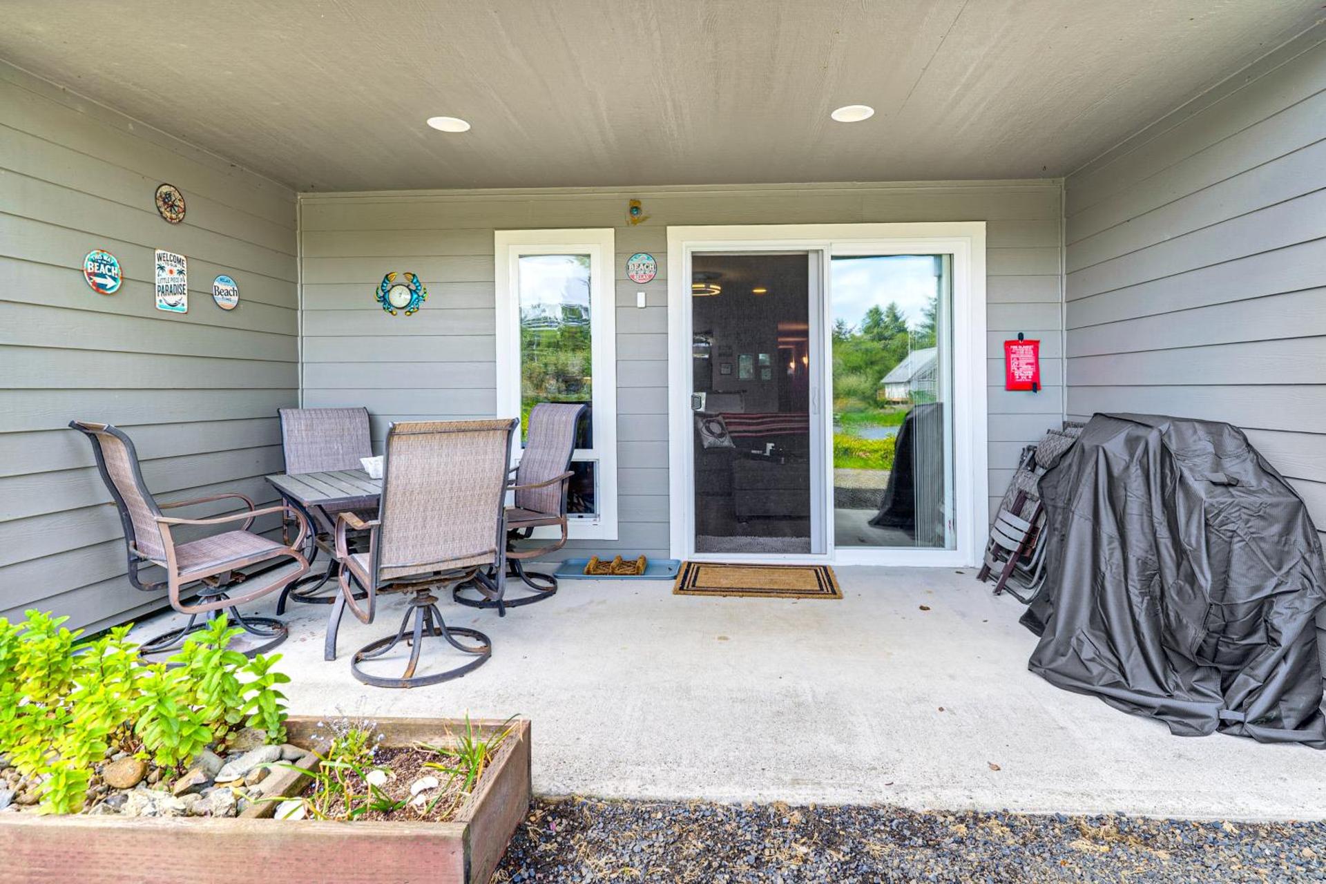 23-Mile Canal On-Site Condo in Ocean Shores!