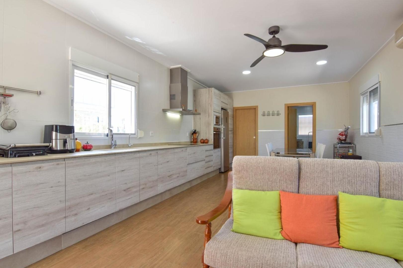 Exclusive Villa in Catadau: Pool & Private Gardens