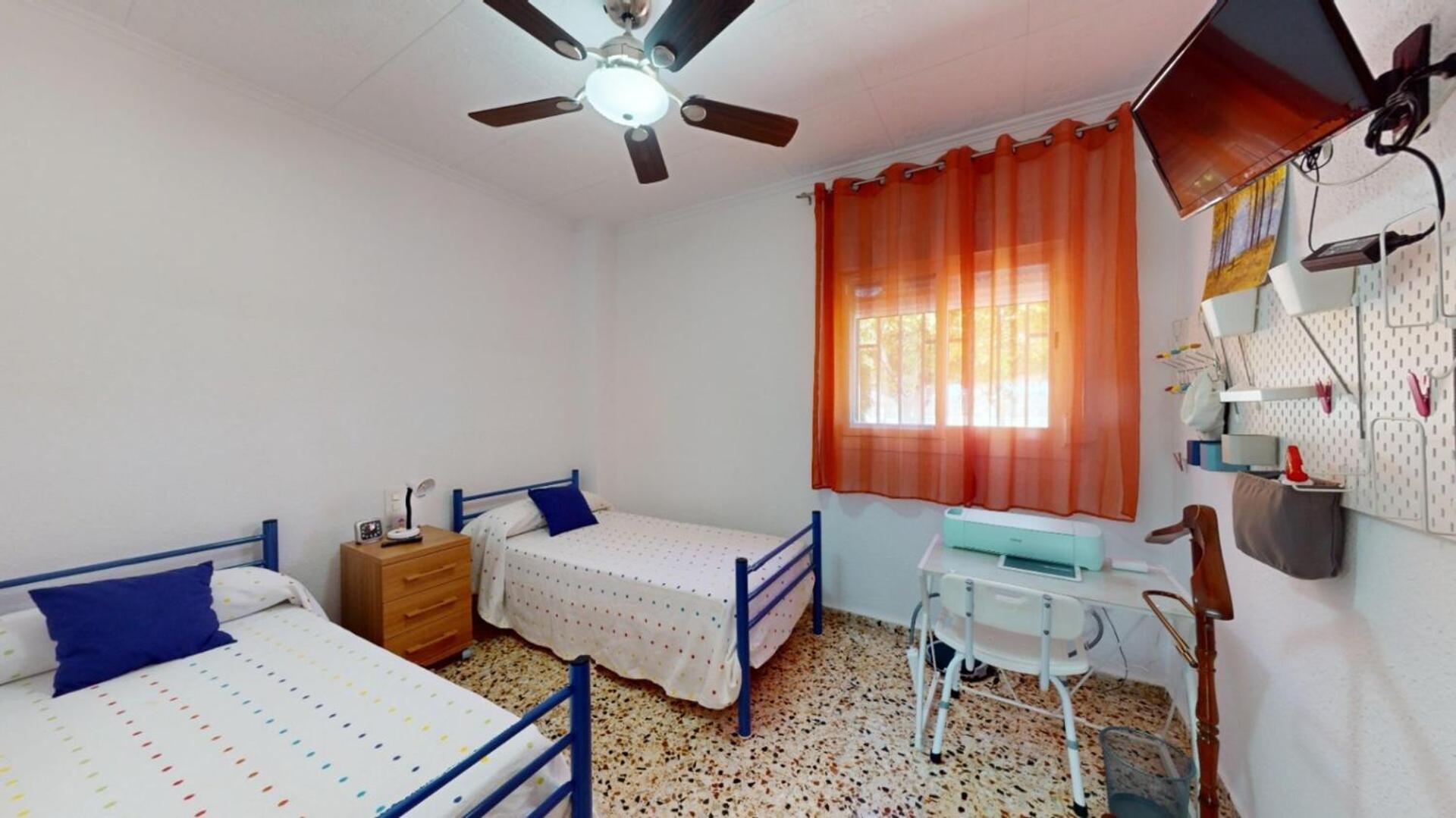 Exclusive Villa in Catadau: Pool & Private Gardens