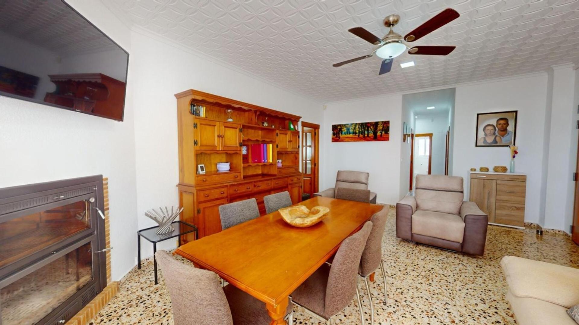 Exclusive Villa in Catadau: Pool & Private Gardens