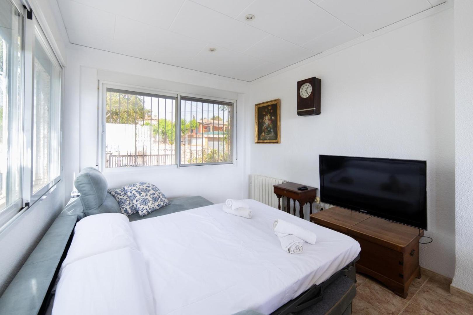 Charming house with private tennis court and pool