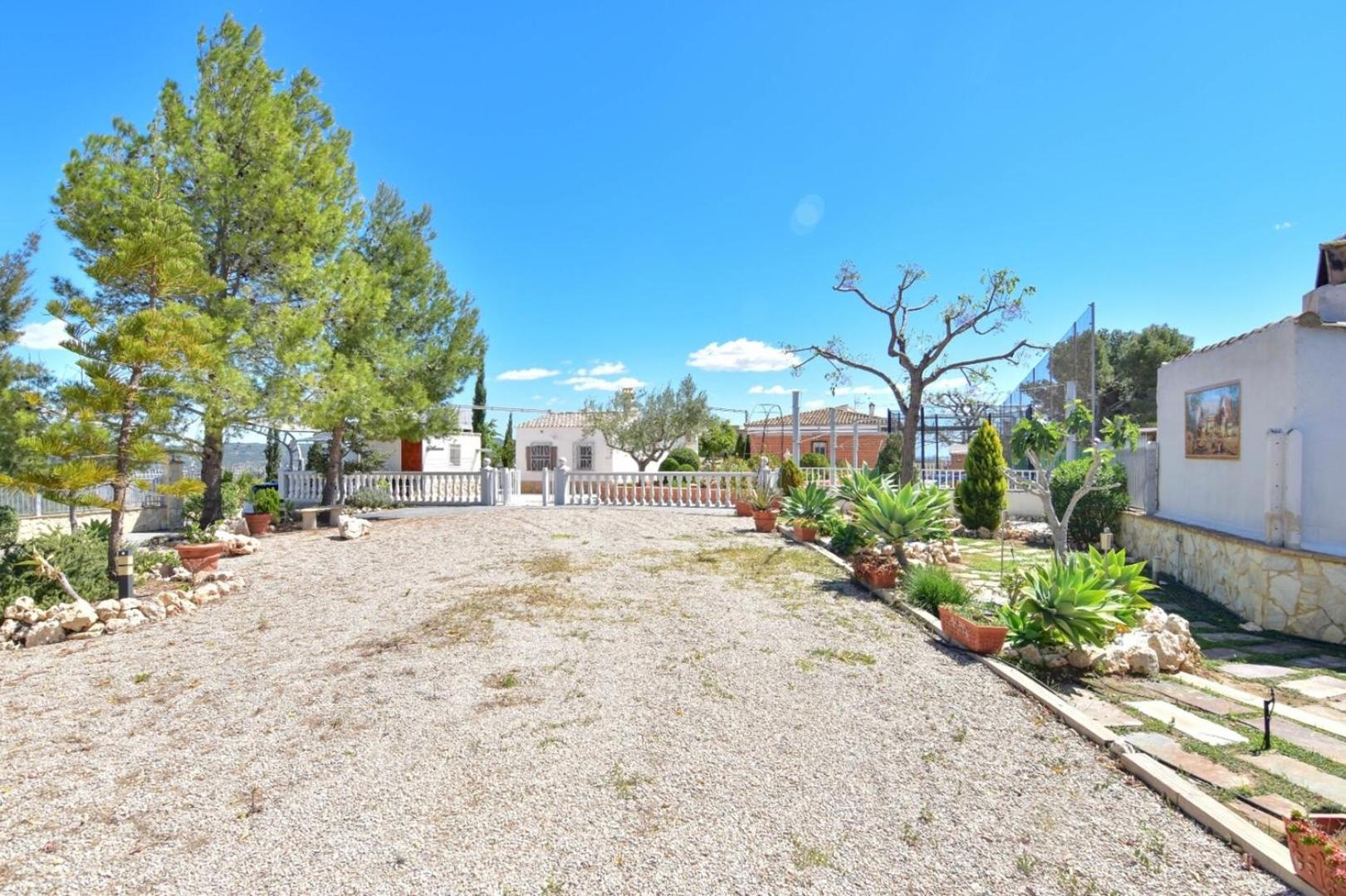 Exclusive Villa in Catadau: Pool & Private Gardens