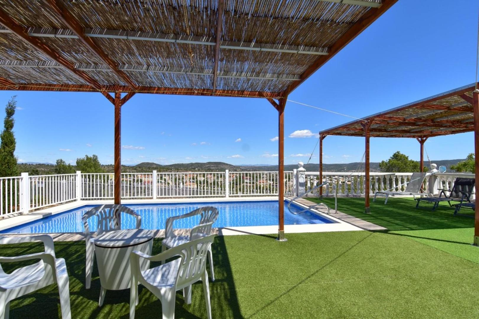 Exclusive Villa in Catadau: Pool & Private Gardens