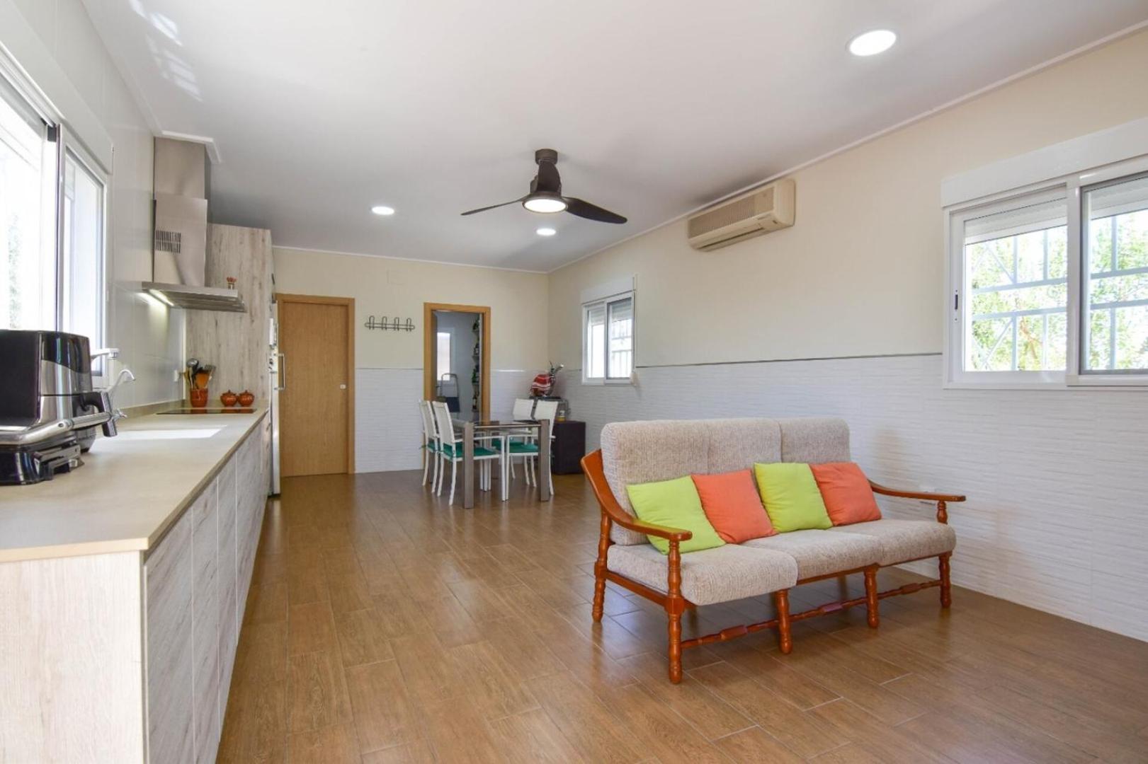 Exclusive Villa in Catadau: Pool & Private Gardens