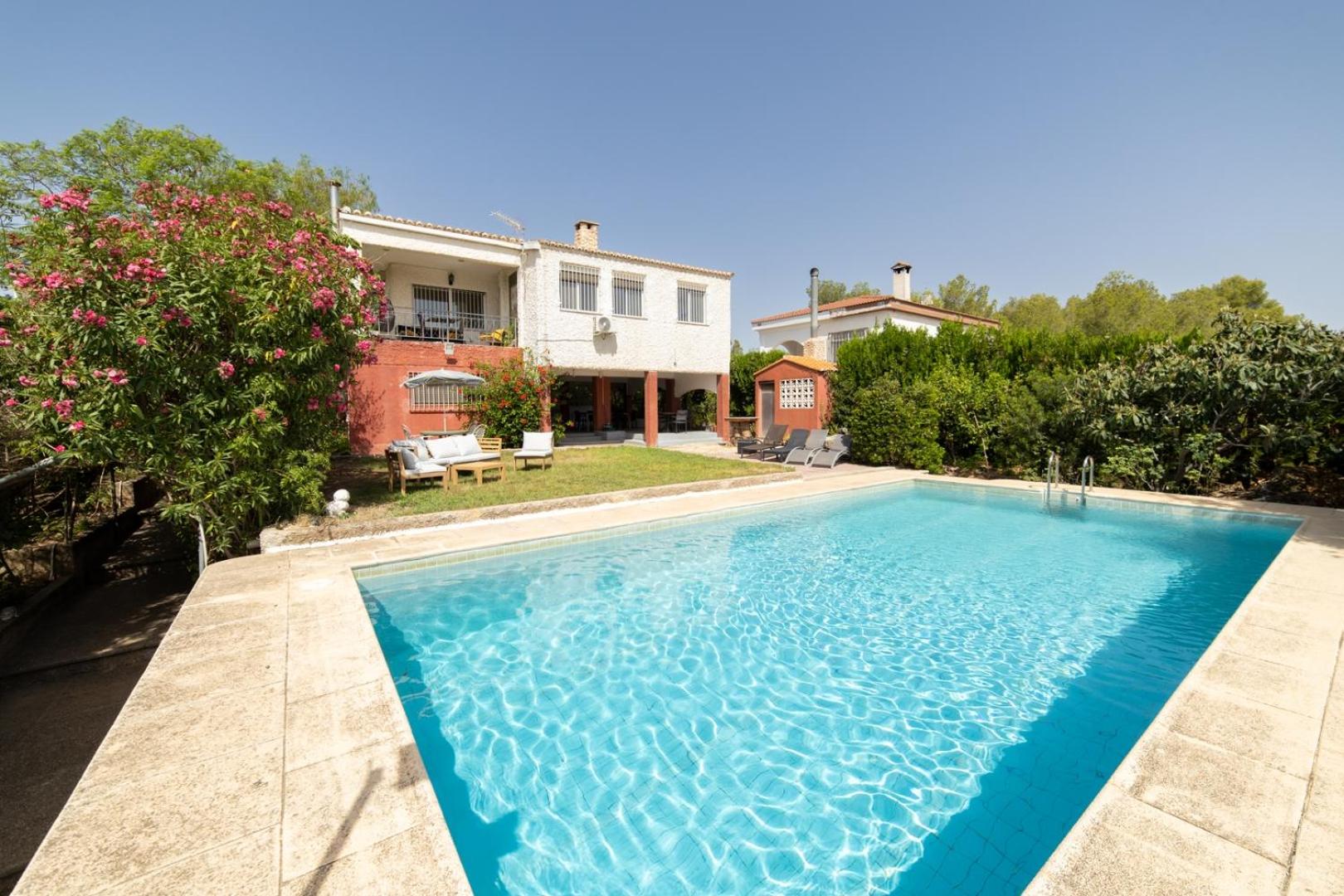 Charming house with private tennis court and pool