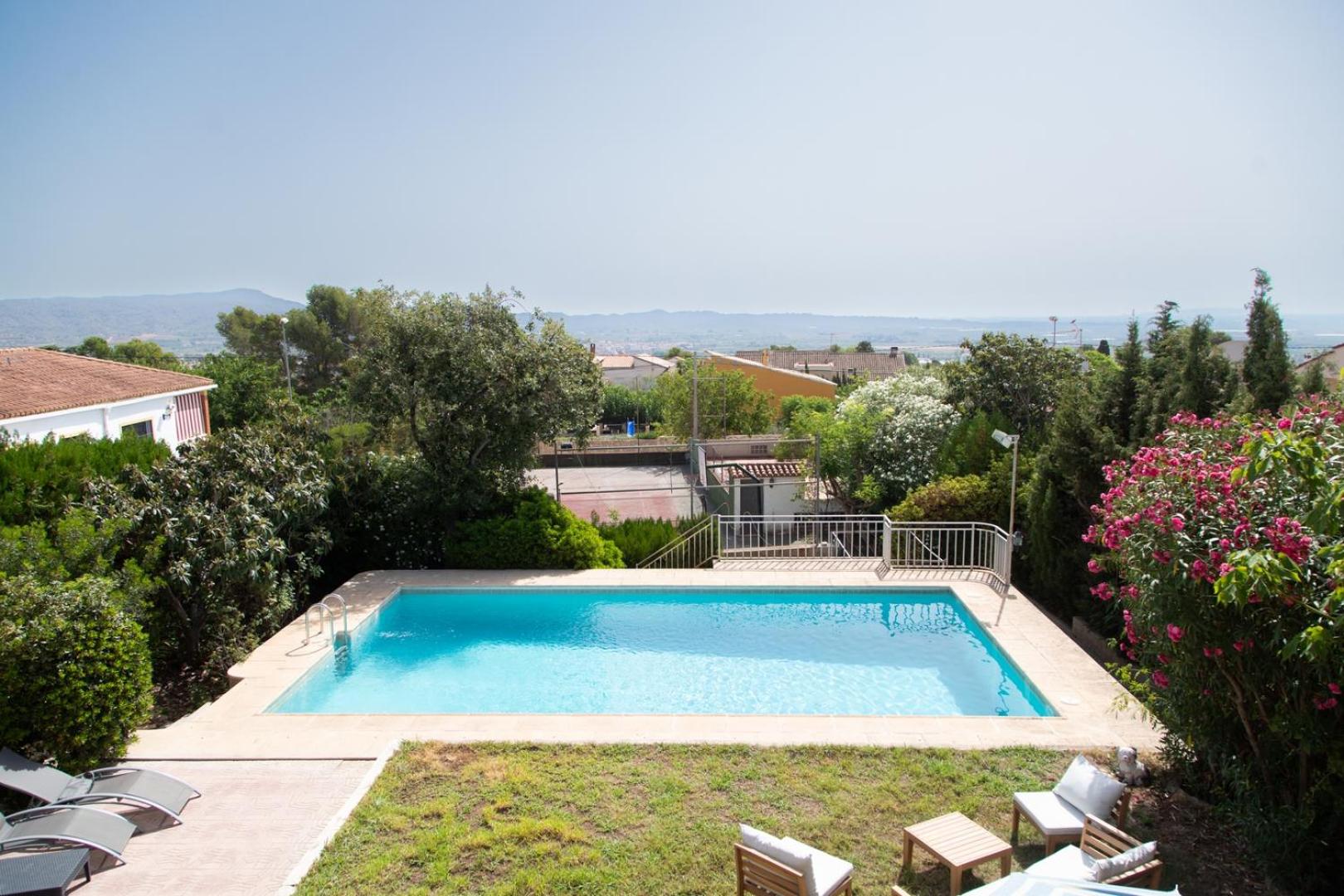 Charming house with private tennis court and pool