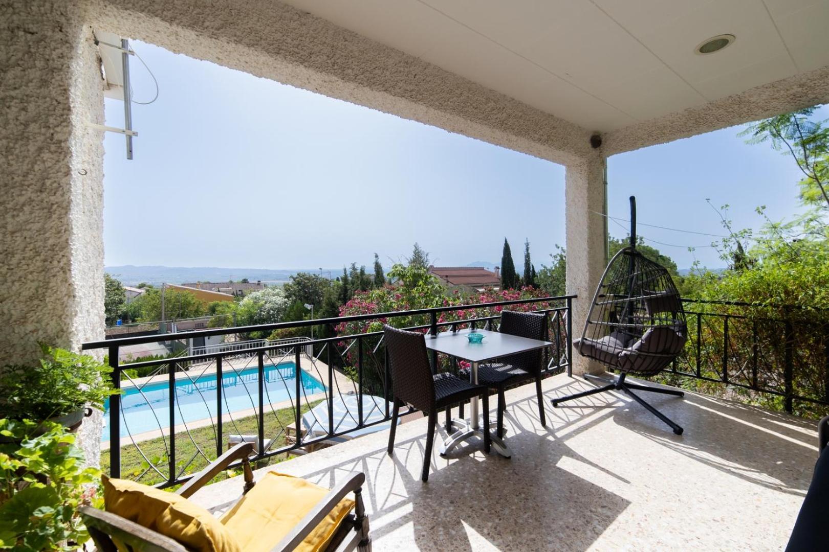 Charming house with private tennis court and pool