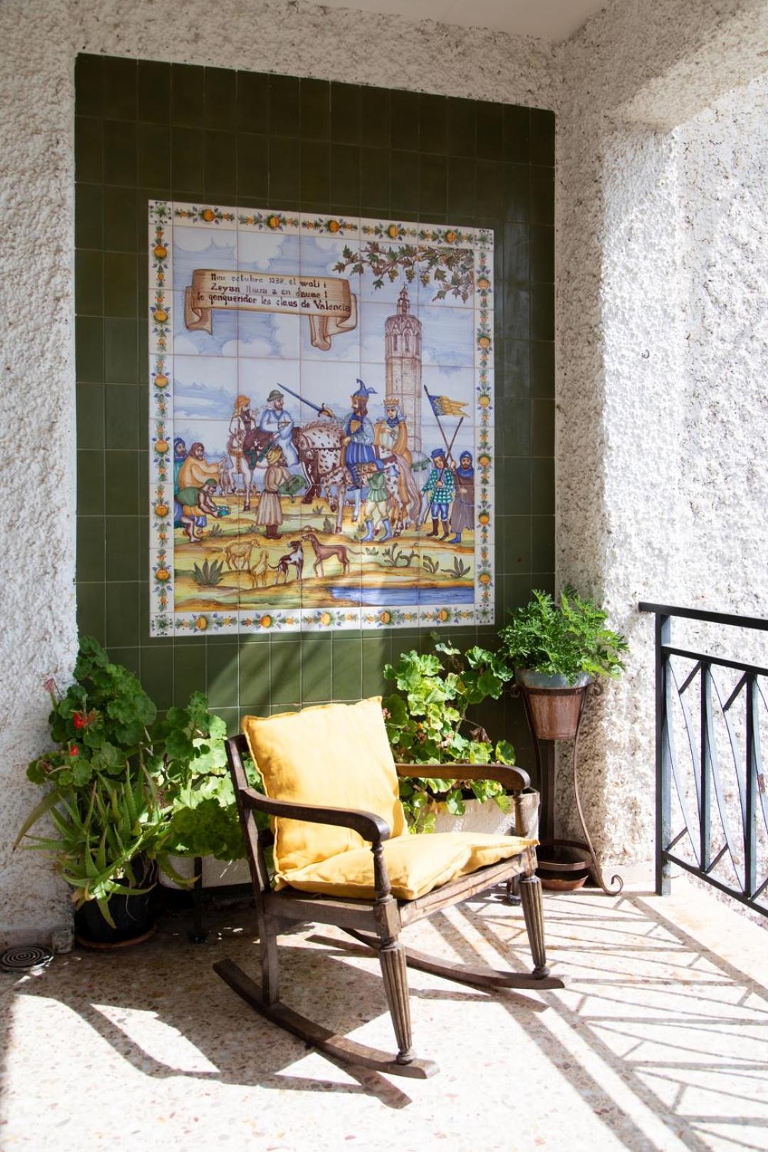 Charming house with private tennis court and pool