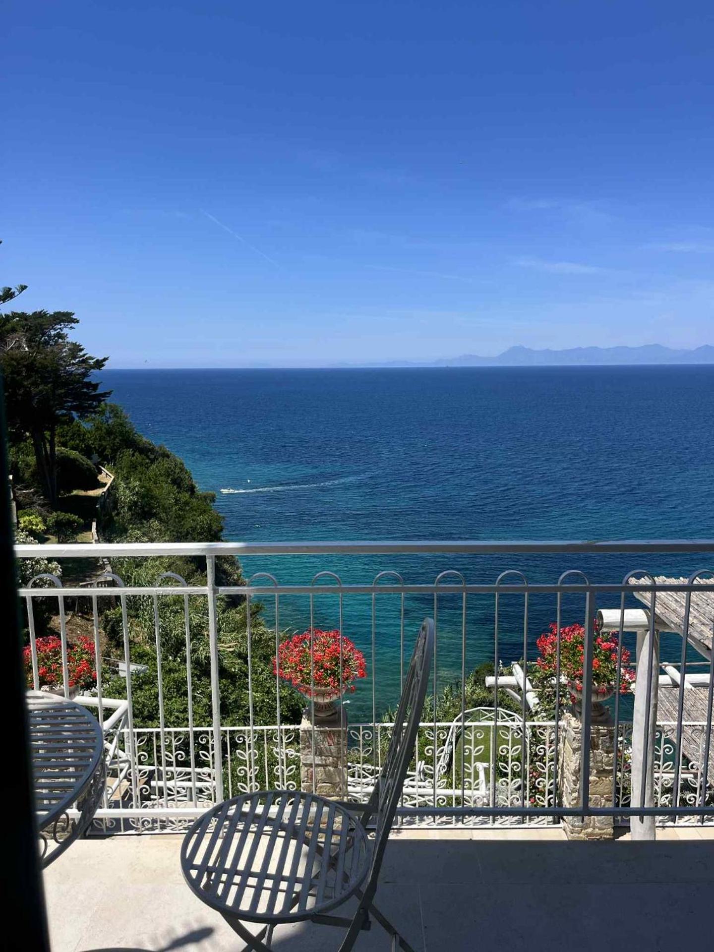 Punta Fortino Resort