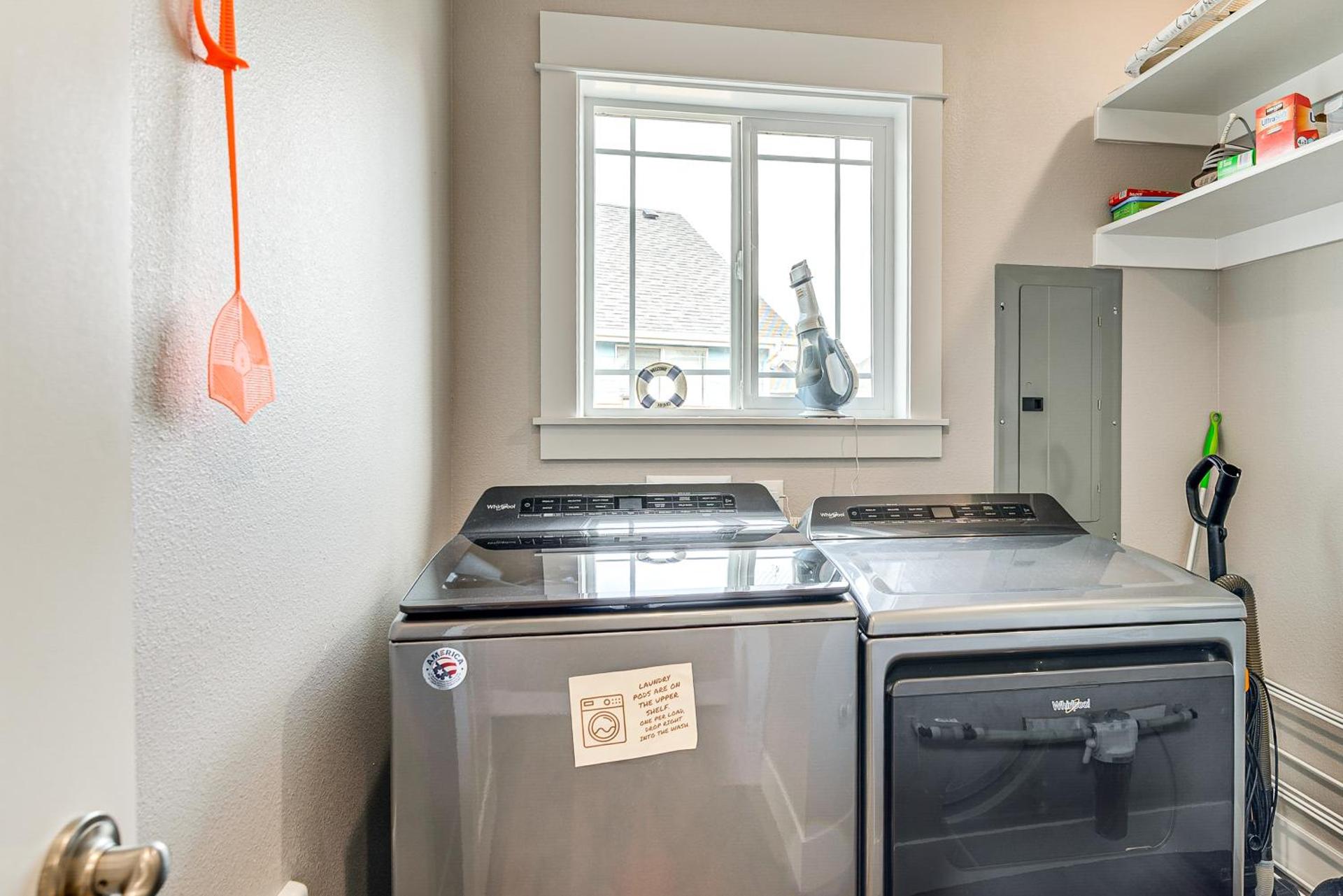 Hot Tub Modern Ocean Shores Home, 2 Mi to Beach!