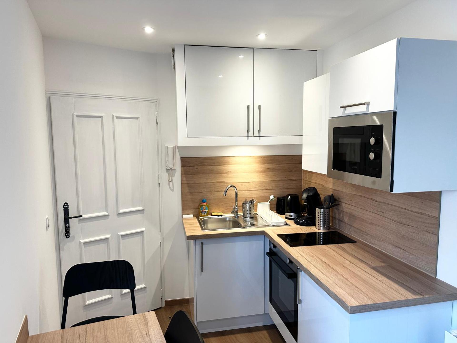 Kitchen or kitchenette