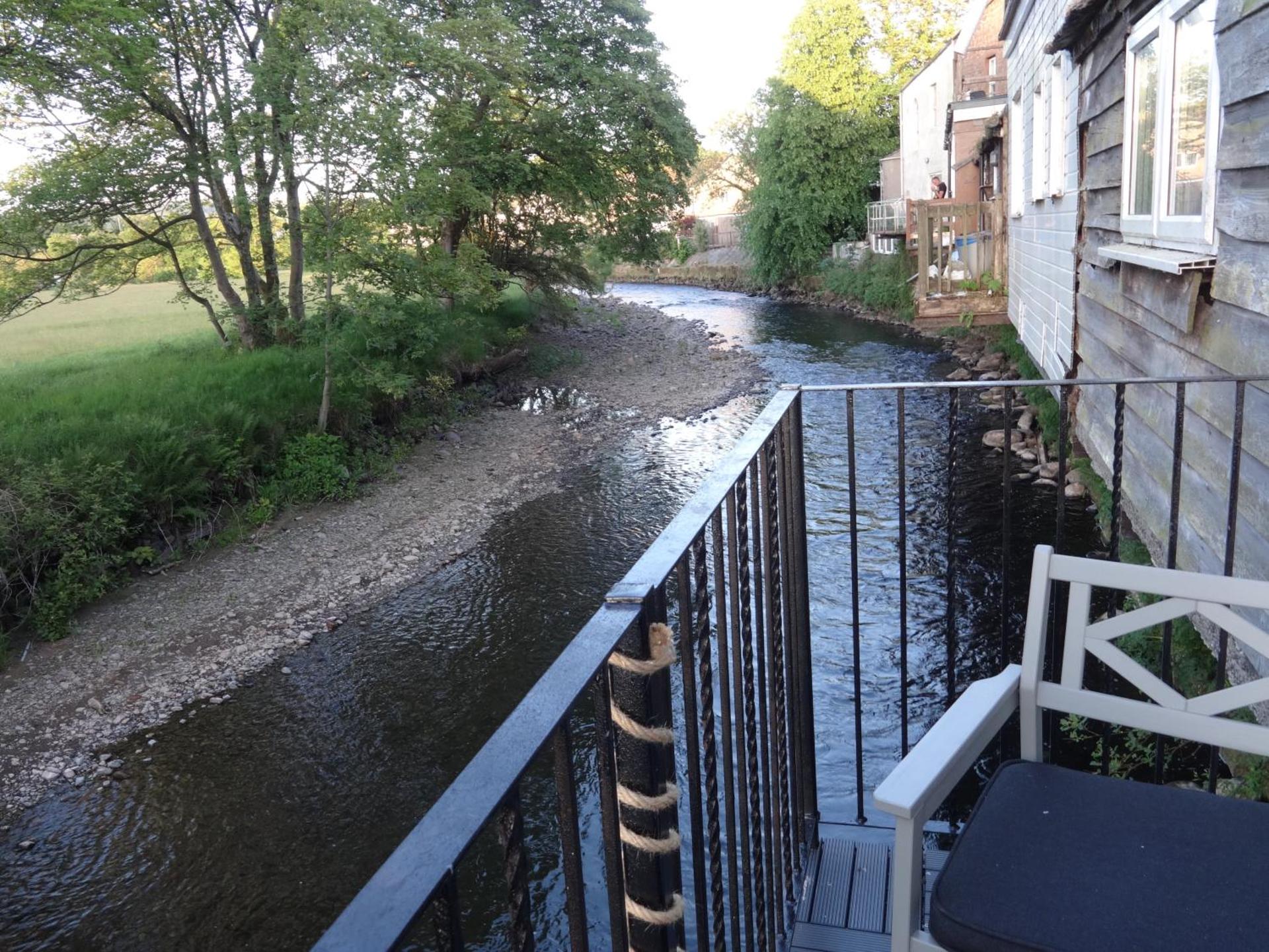 Riverbank Cottage River Ehan Double Balcony