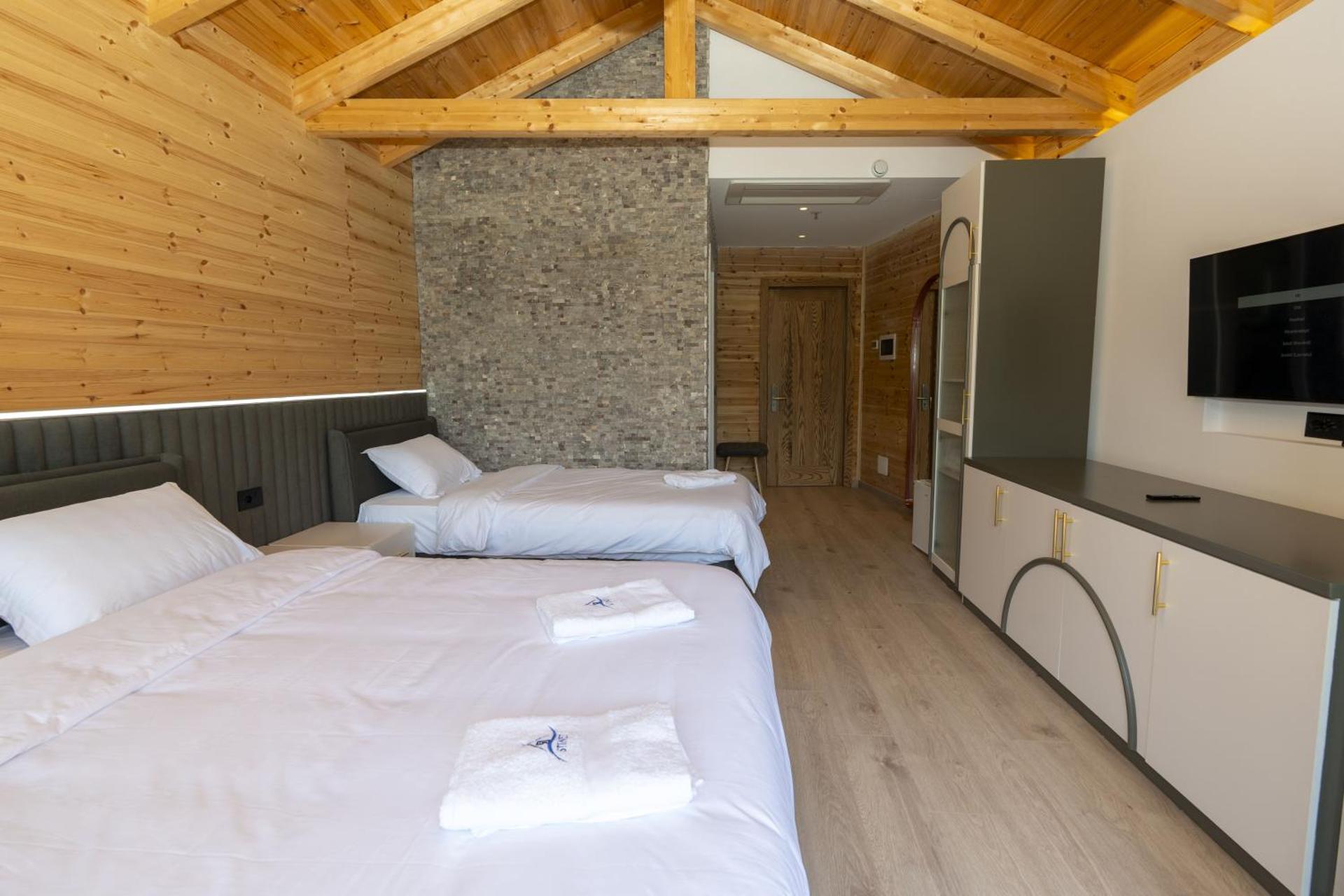 Triple Room with Lake View