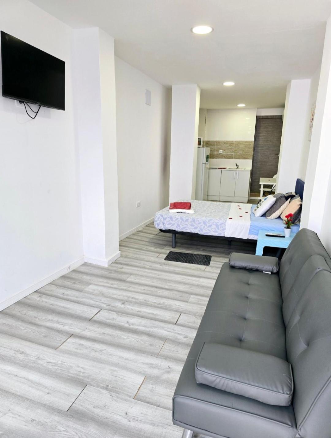 Apartamentos Lindux Airport