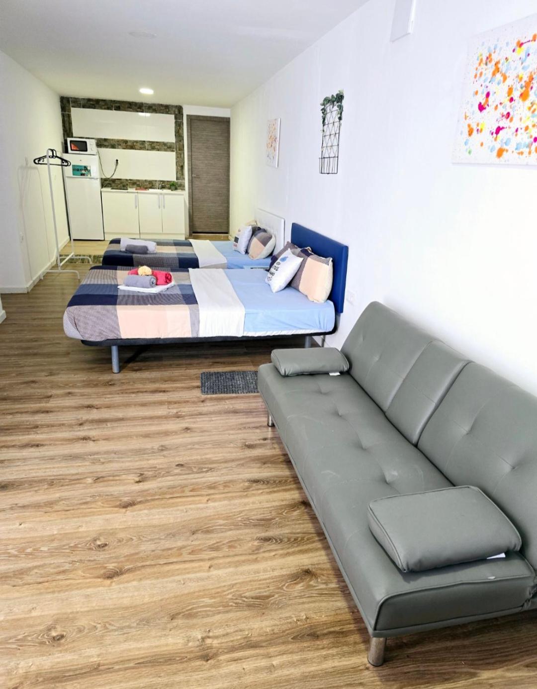 Apartamentos Lindux Airport