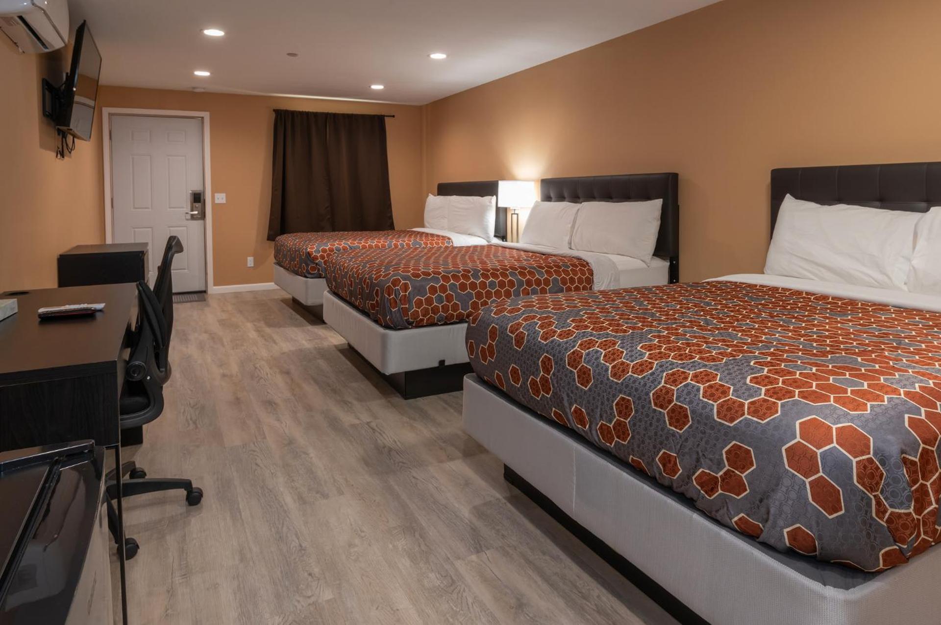 Far West Cabin-Tiny Homes Rental