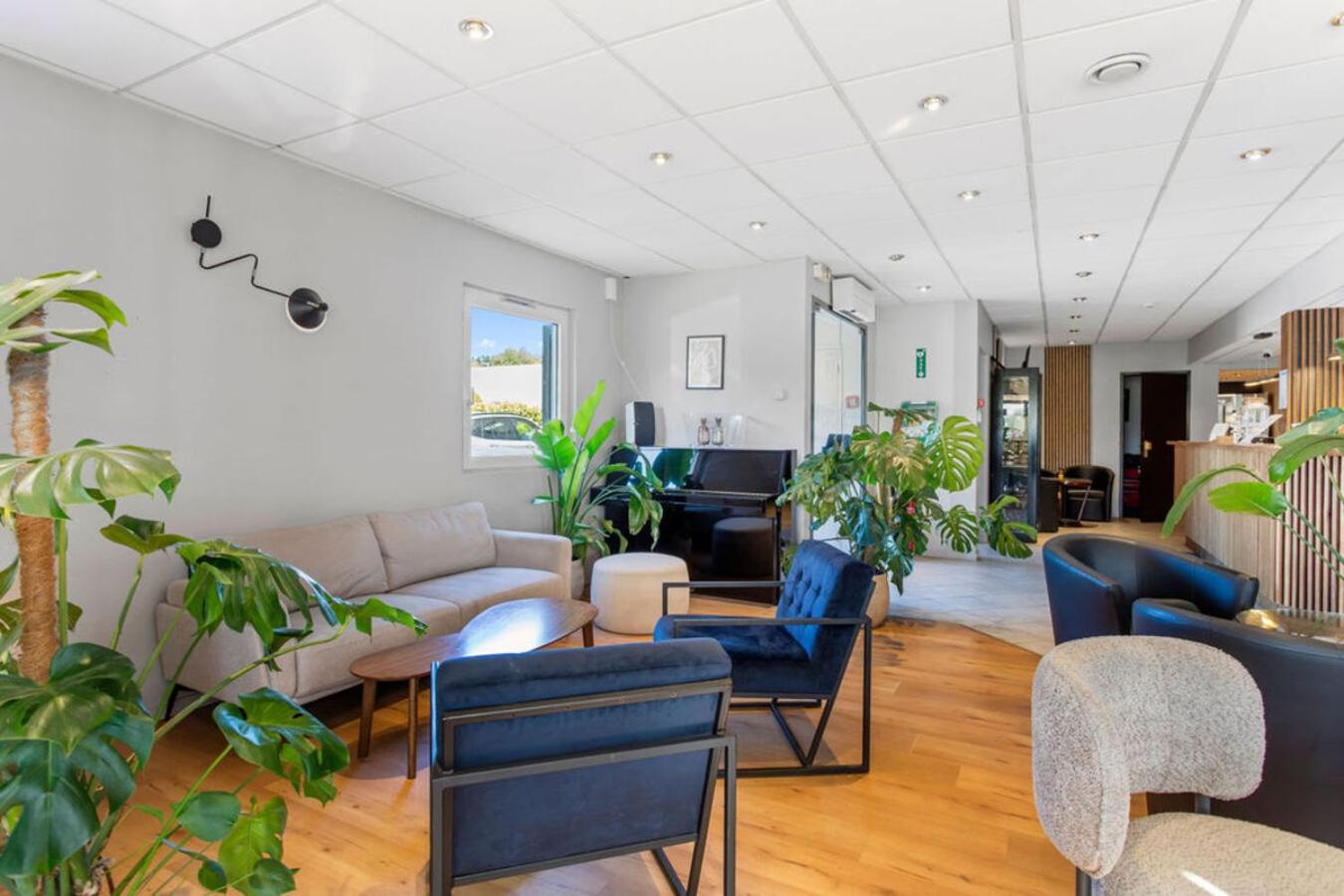 Communal lounge/ TV room