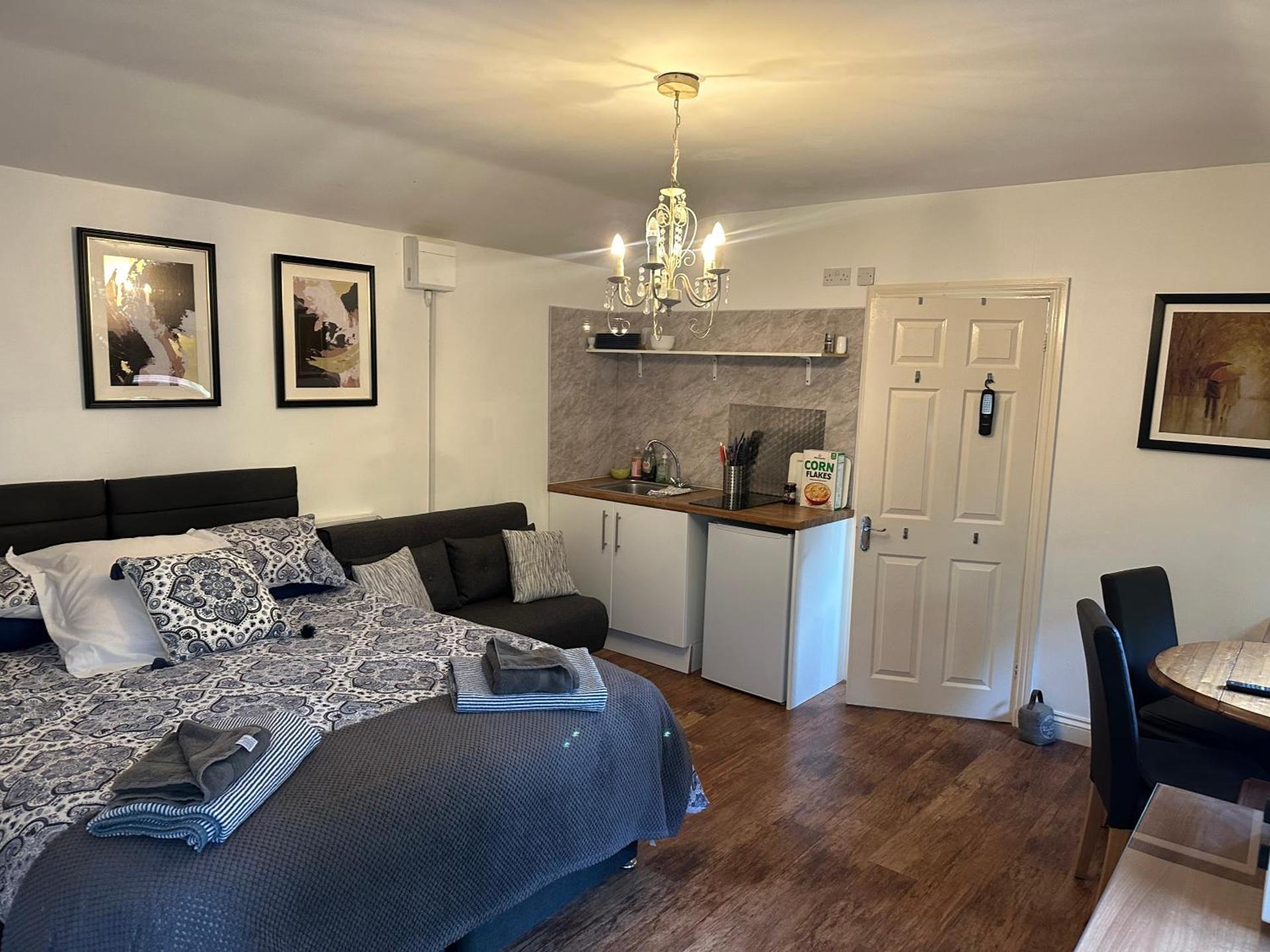 Station Approach Solihull Cabin Stays