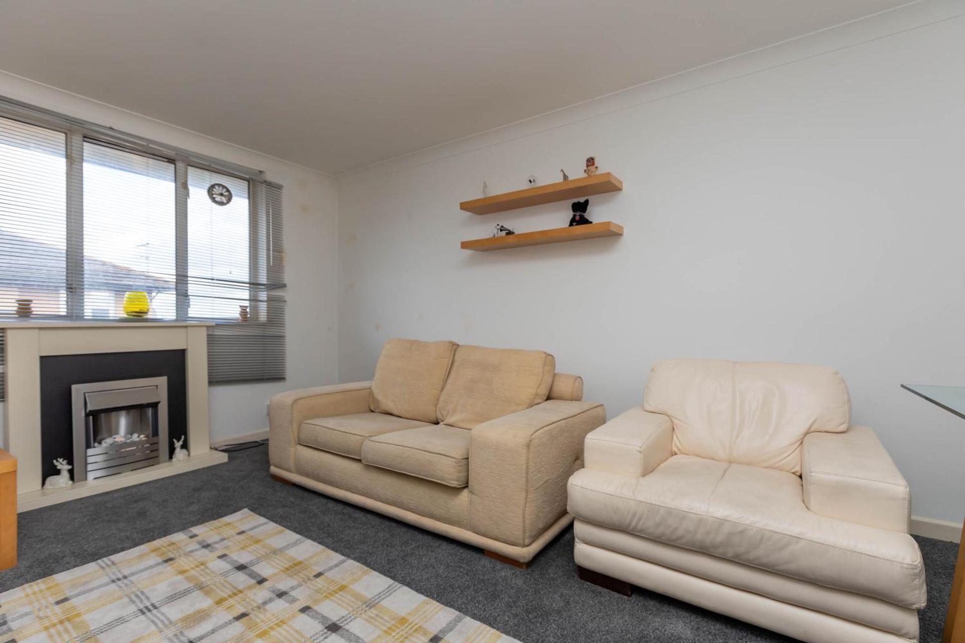 Homely 1 Bedroom Apartment in Beckton With Parking