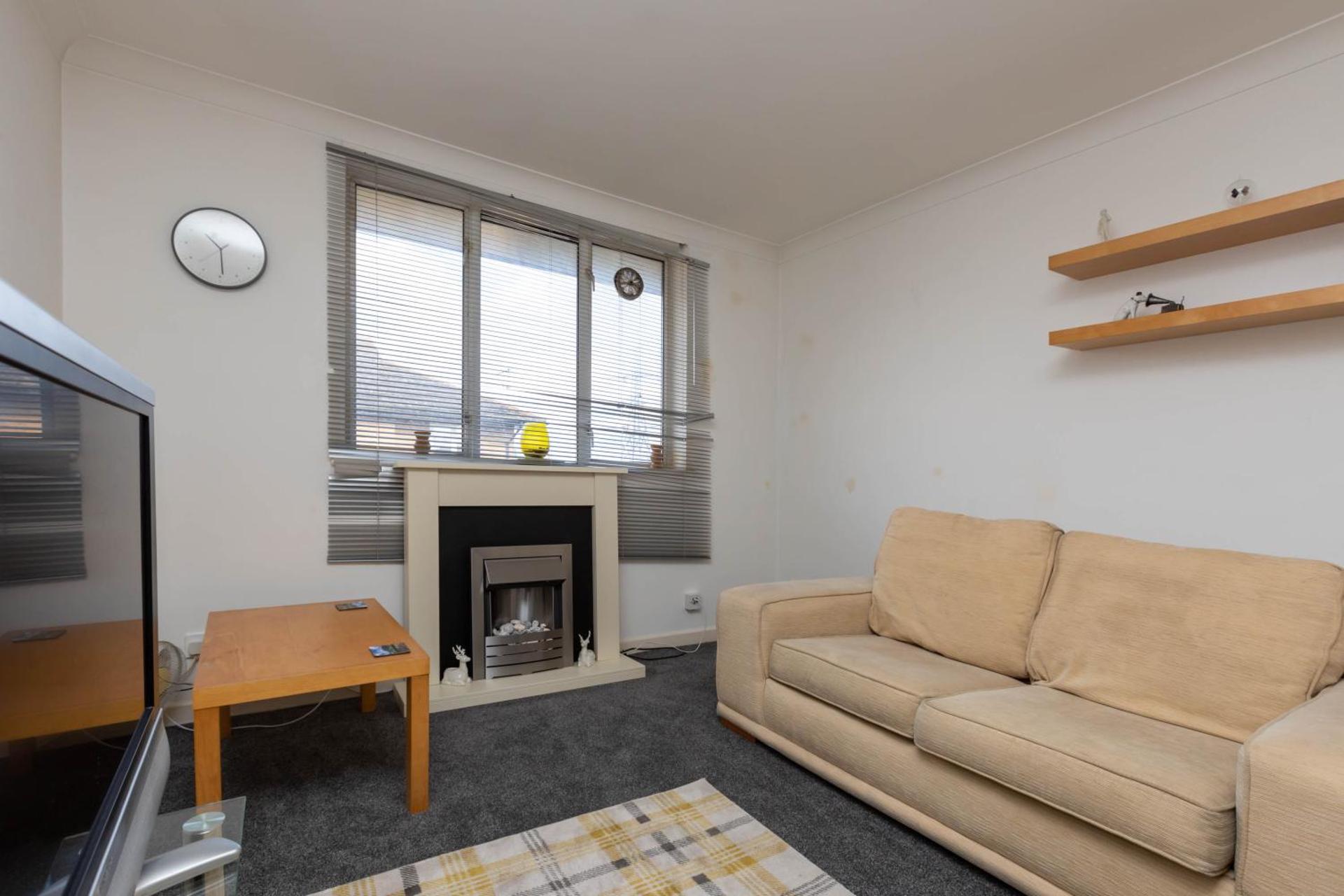 Homely 1 Bedroom Apartment in Beckton With Parking