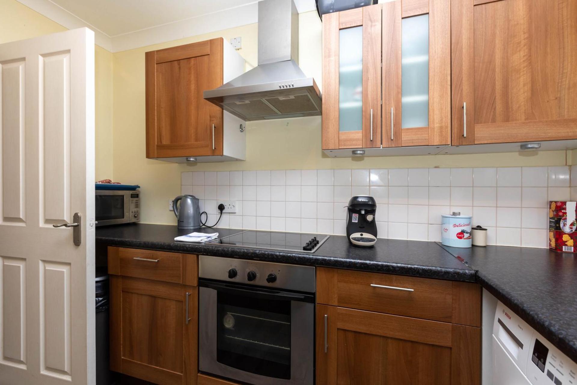 Homely 1 Bedroom Apartment in Beckton With Parking