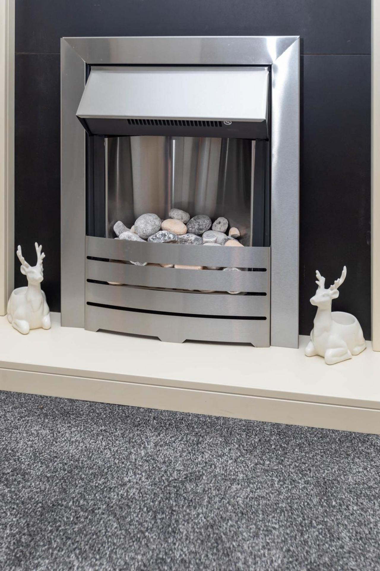 Homely 1 Bedroom Apartment in Beckton With Parking