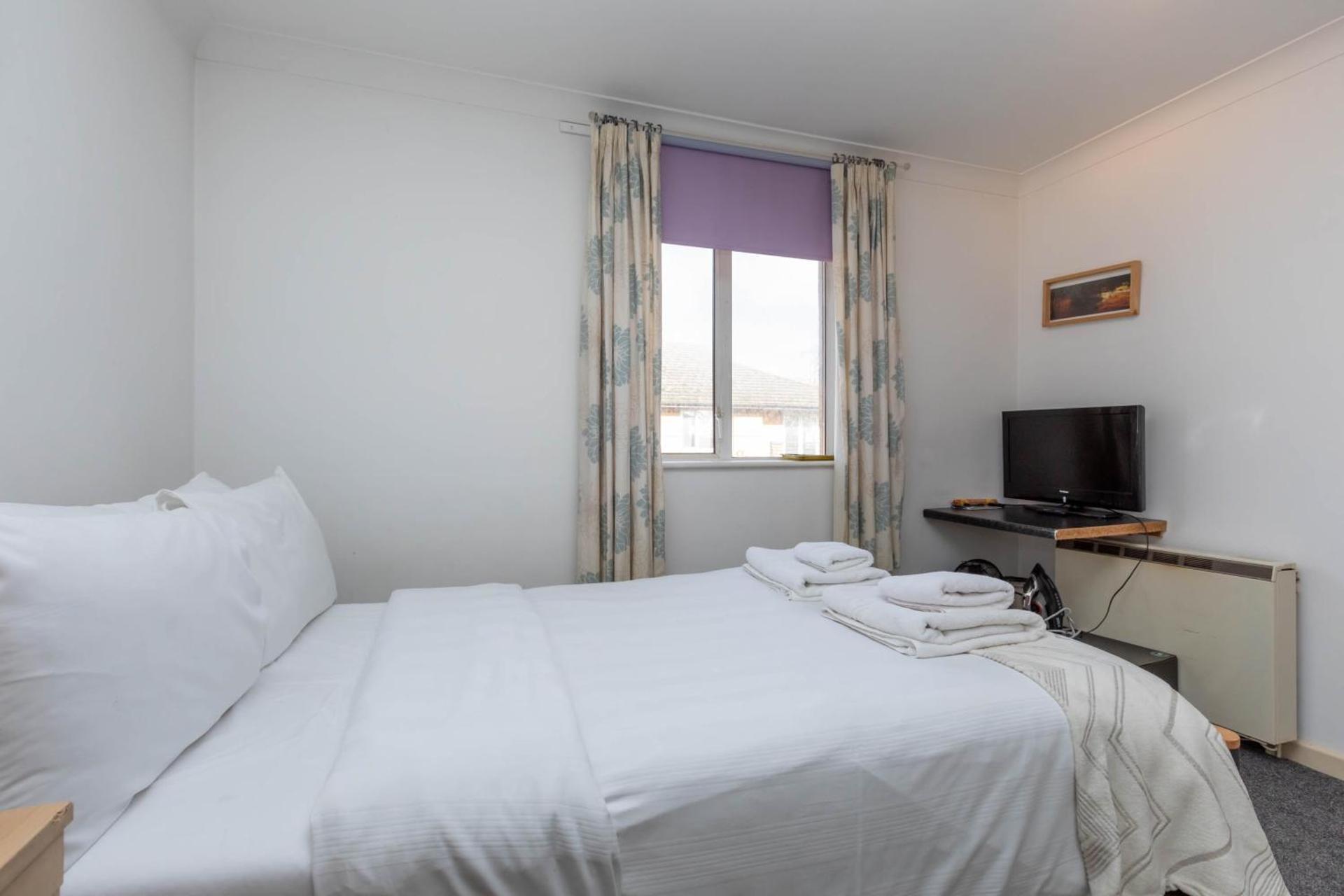 Homely 1 Bedroom Apartment in Beckton With Parking