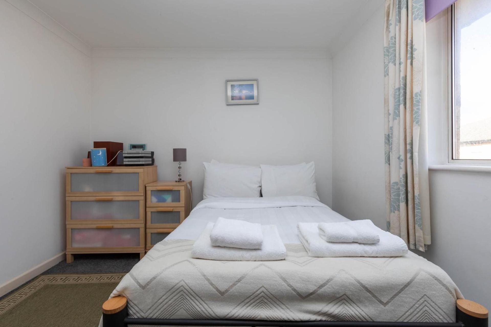 Homely 1 Bedroom Apartment in Beckton With Parking