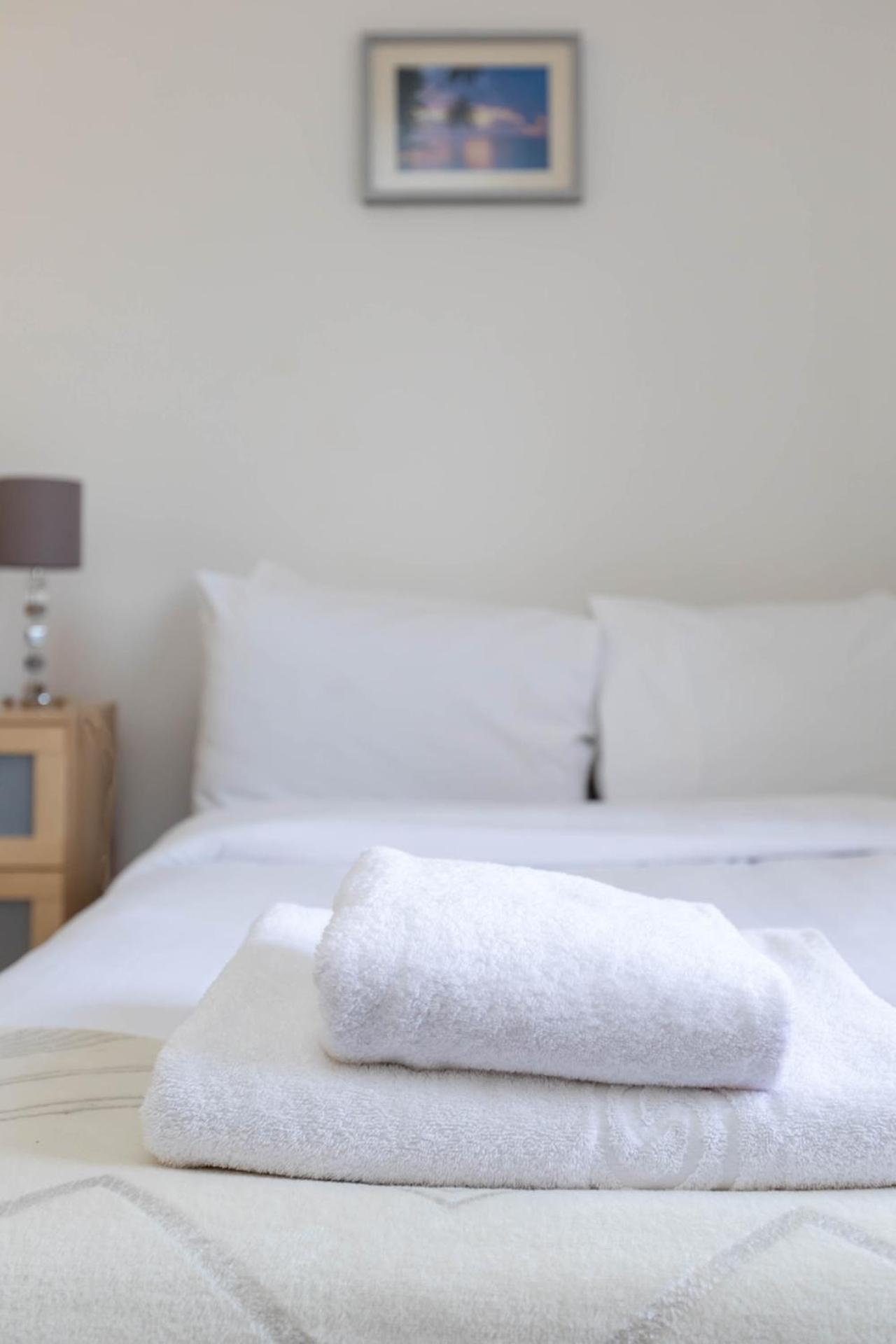 Homely 1 Bedroom Apartment in Beckton With Parking