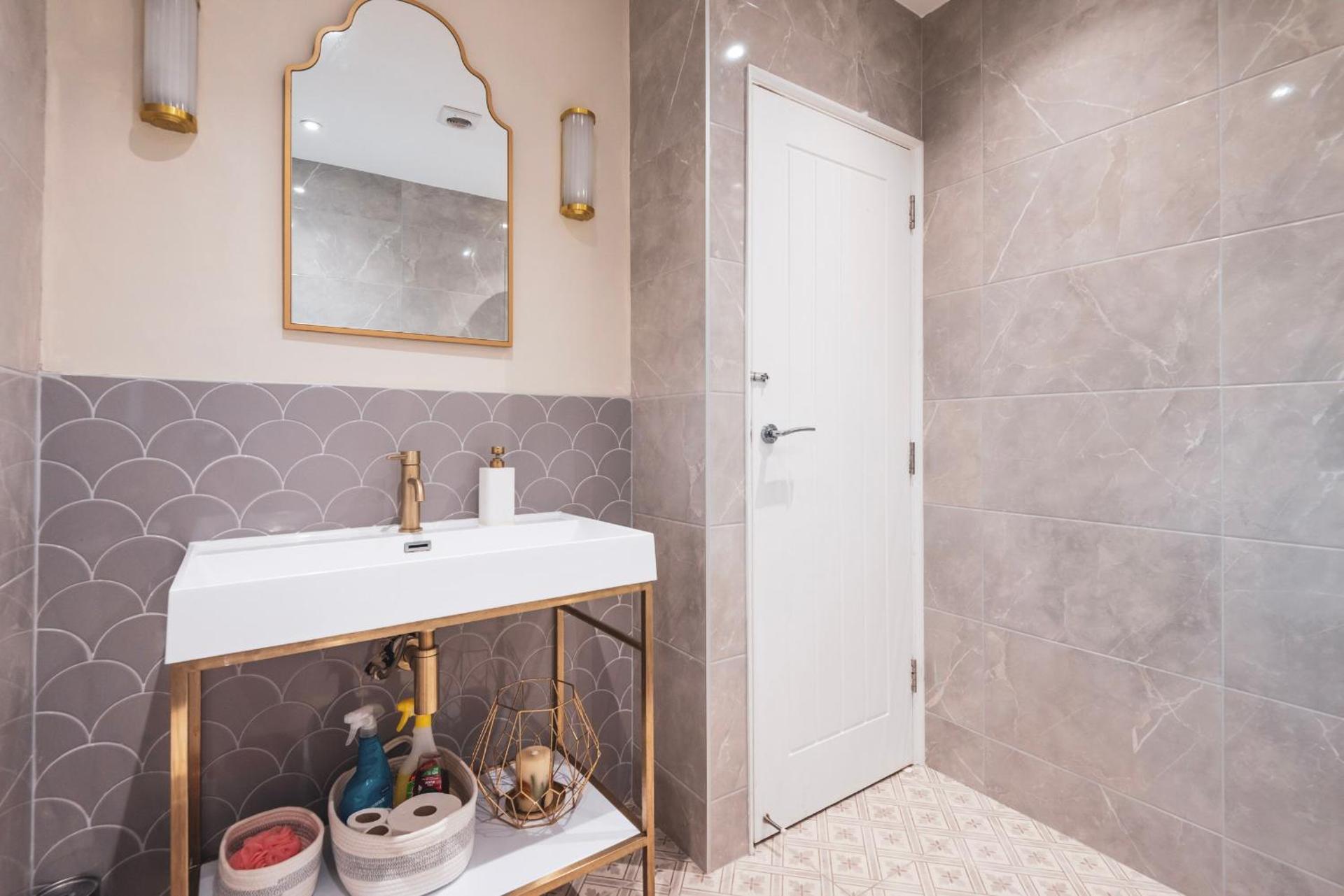 A wonderful and spacious house in a charming road