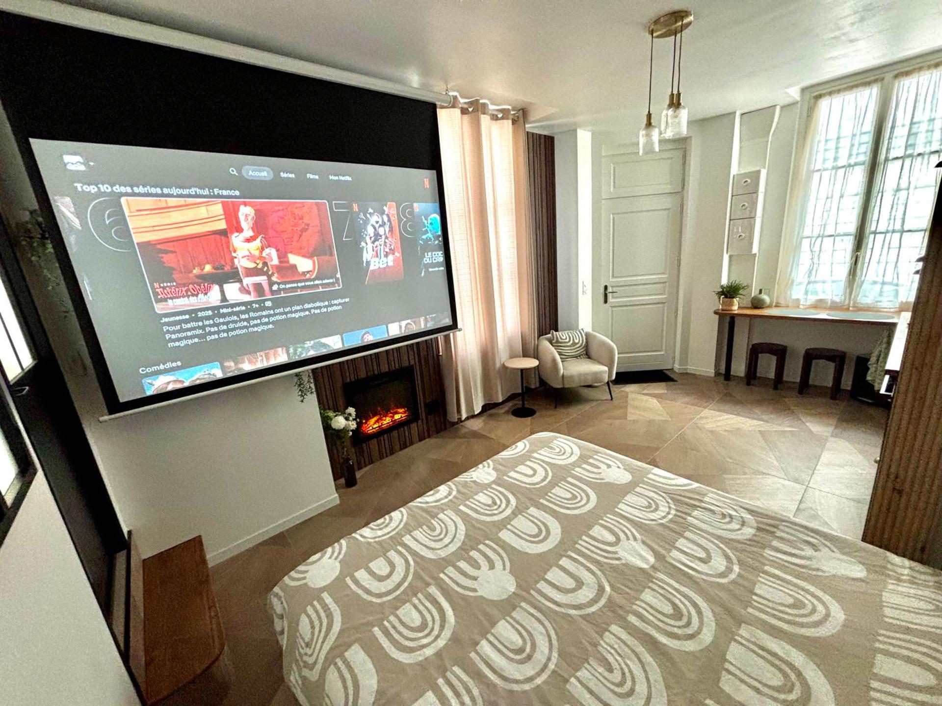 Communal lounge/ TV room