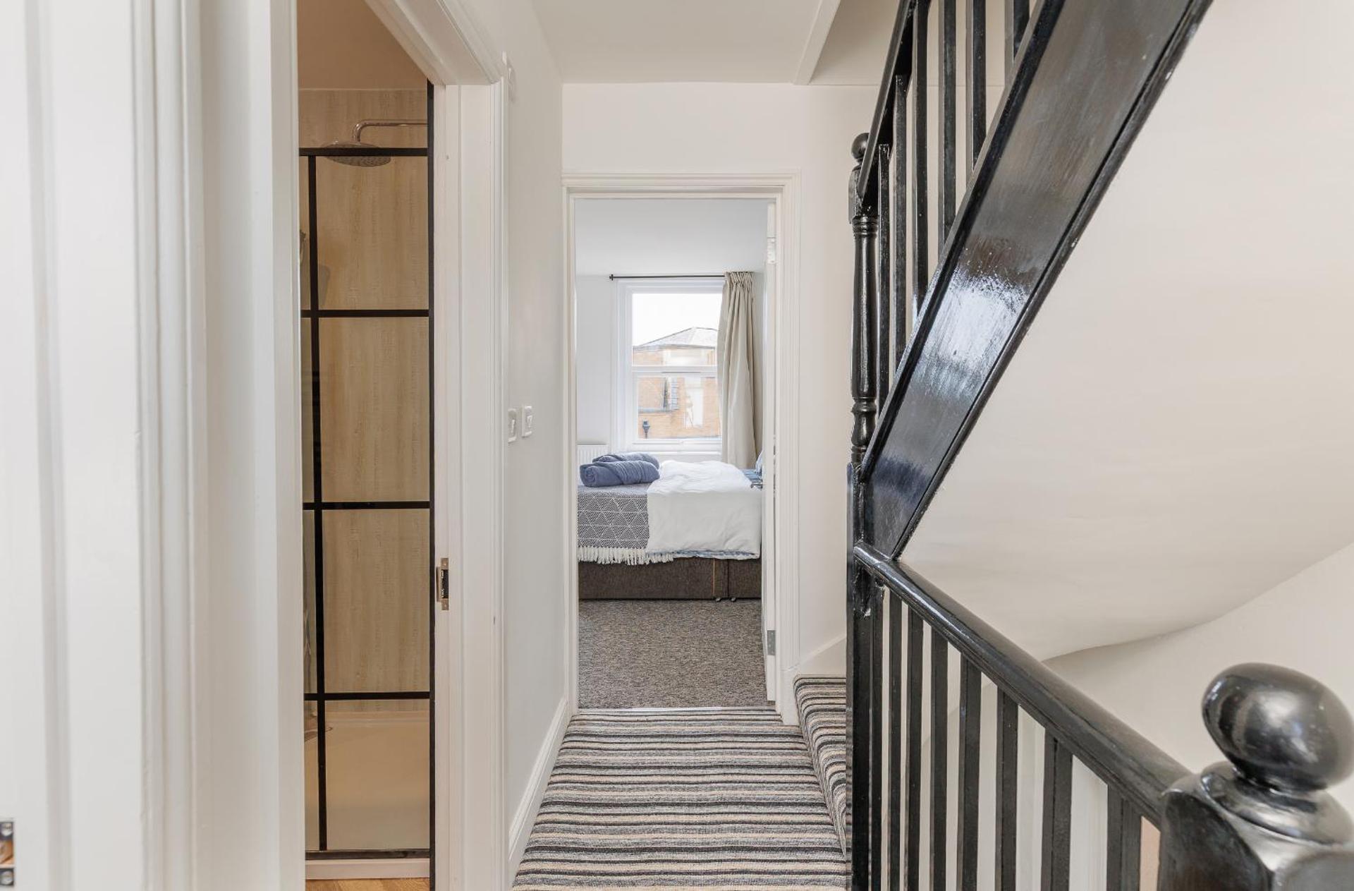 Heart of Cowes - 10 Guests, 200m to Town, Sea View