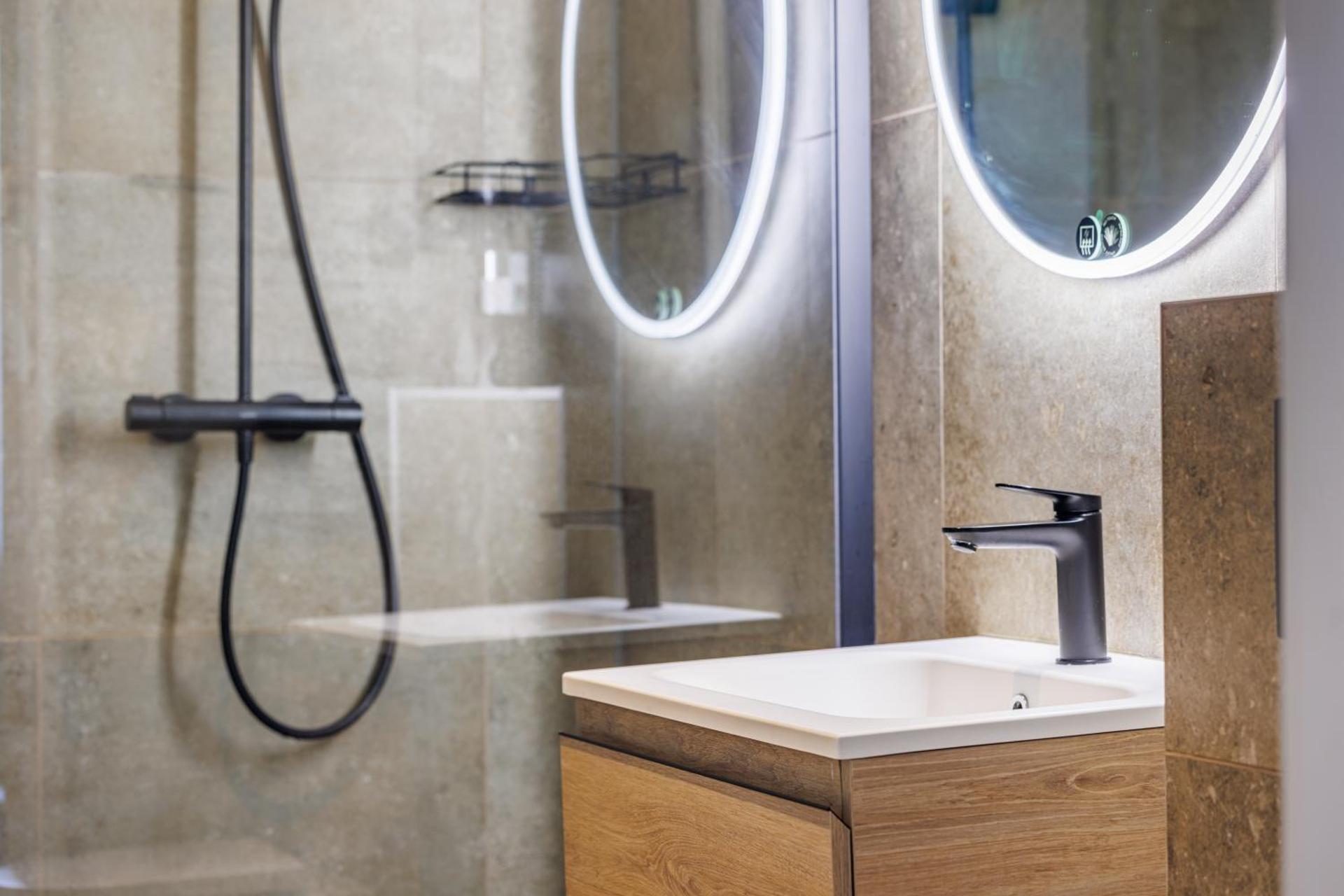 Family Room (5 Adults)