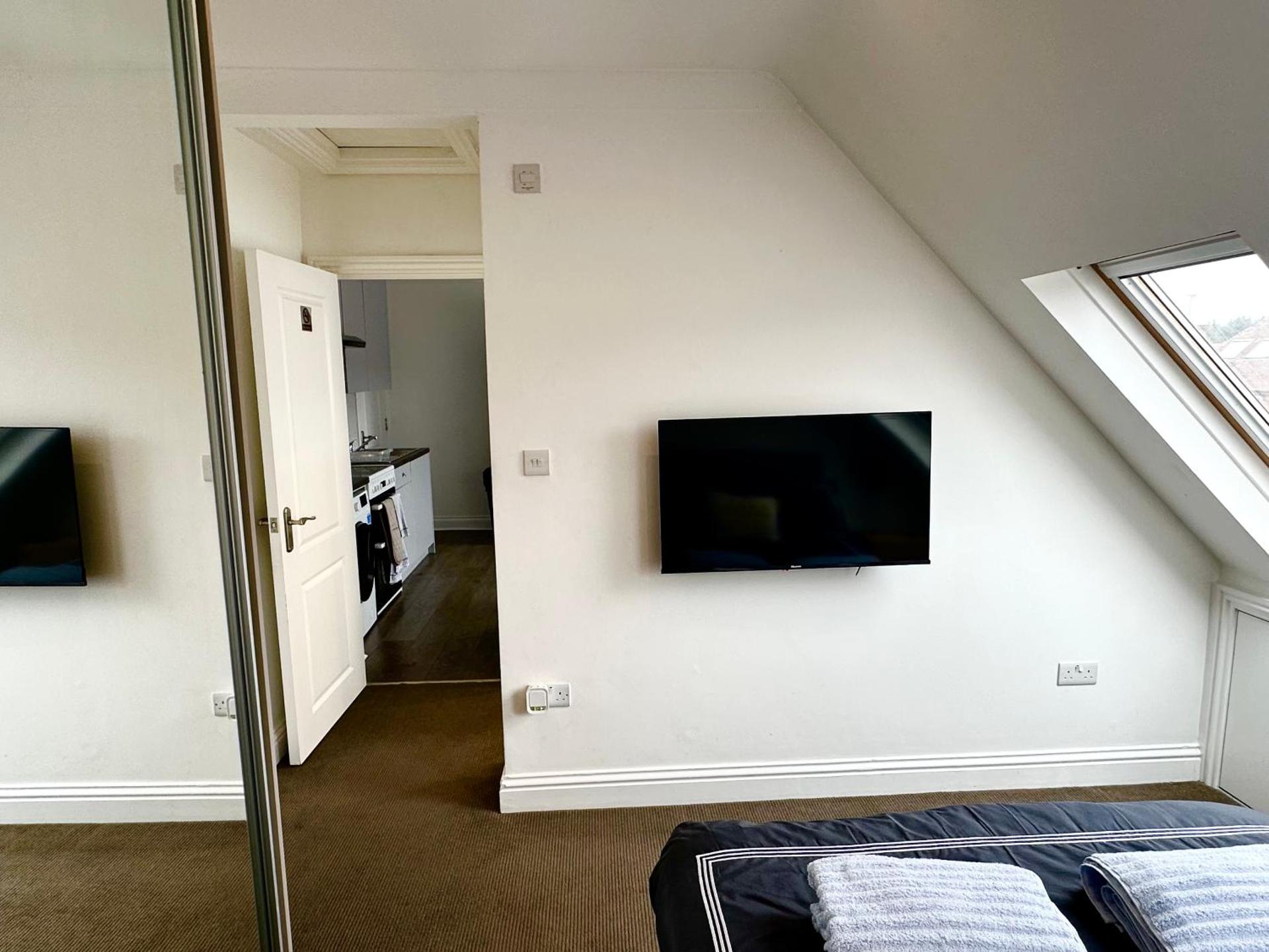 Stunning Modern, Private Apartment,15 Mins To Central London
