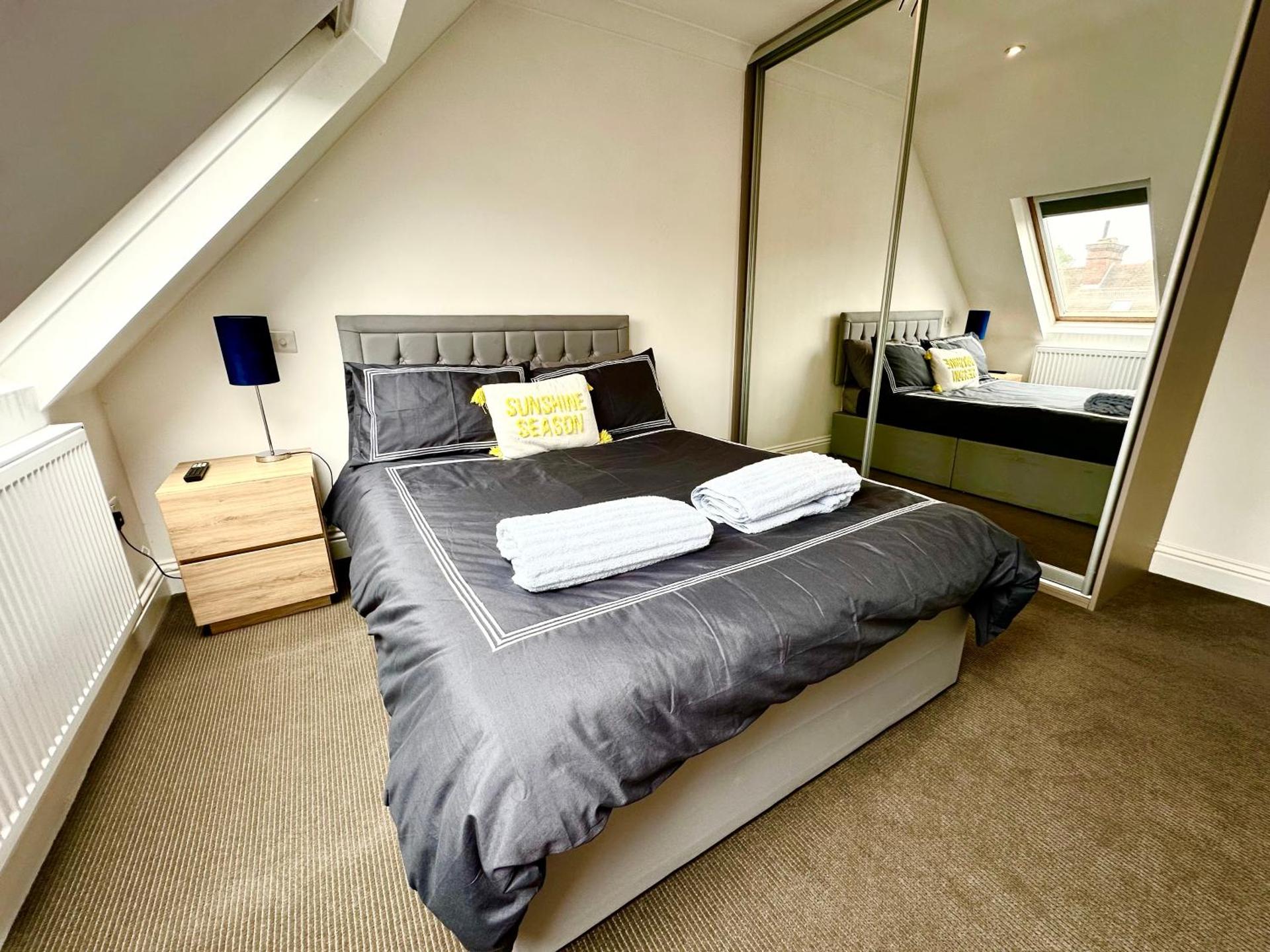 Stunning Modern, Private Apartment,15 Mins To Central London