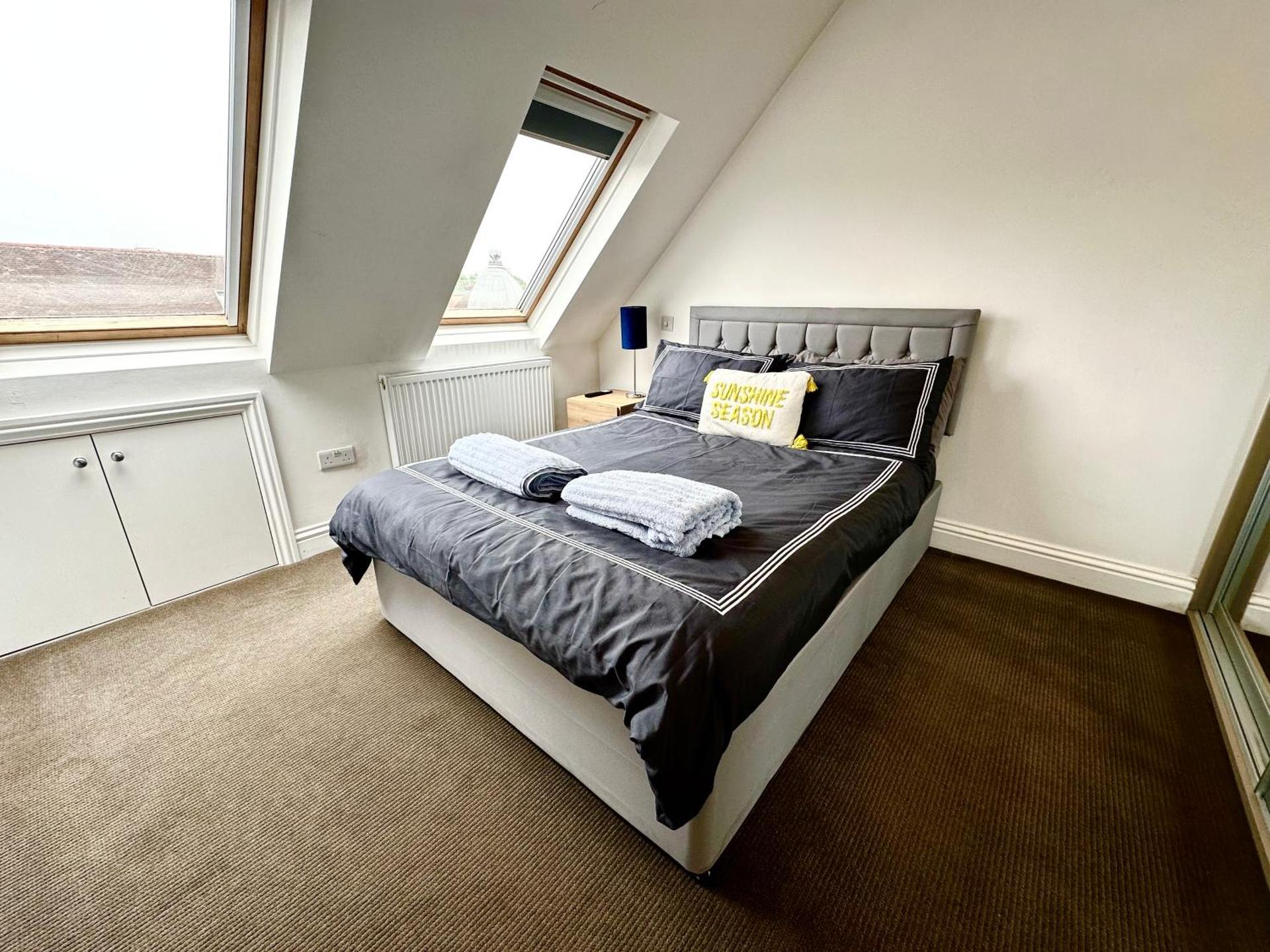 Stunning Modern, Private Apartment,15 Mins To Central London