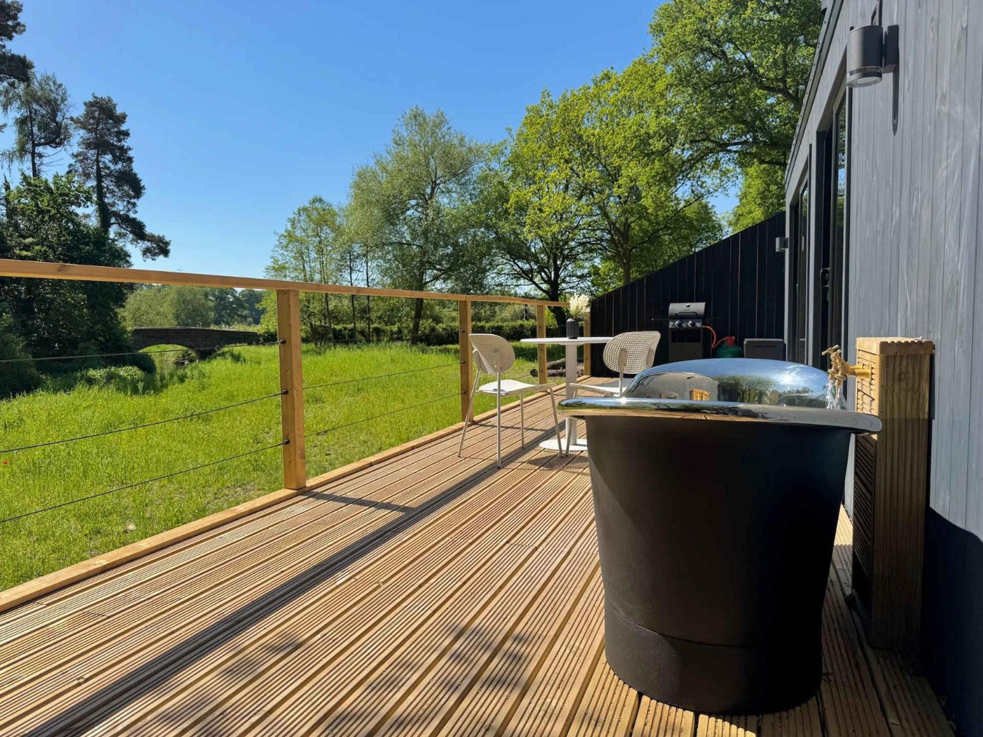 Heron - Luxurious Off-Grid Eco Cabin with River views