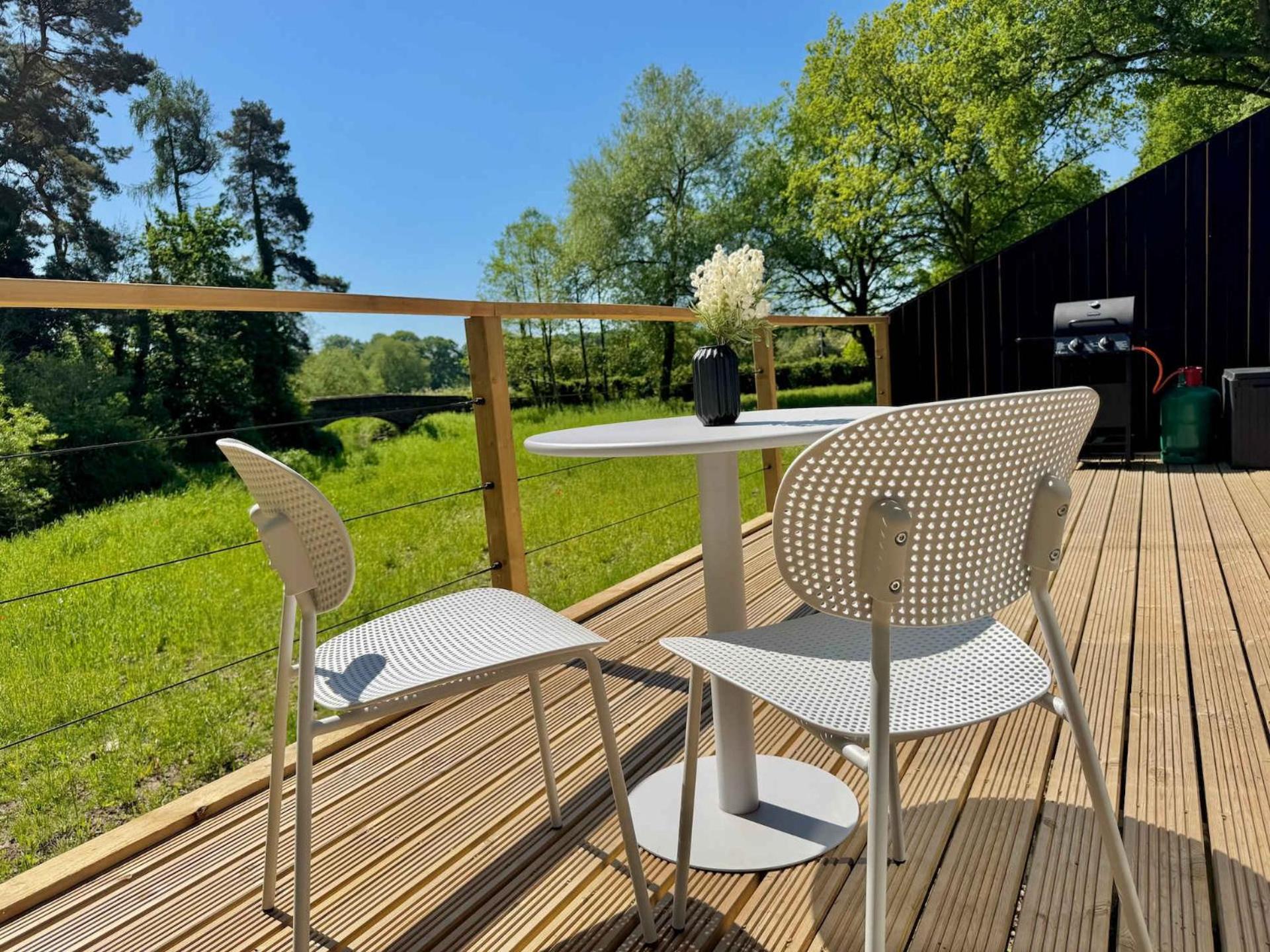 Heron - Luxurious Off-Grid Eco Cabin with River views