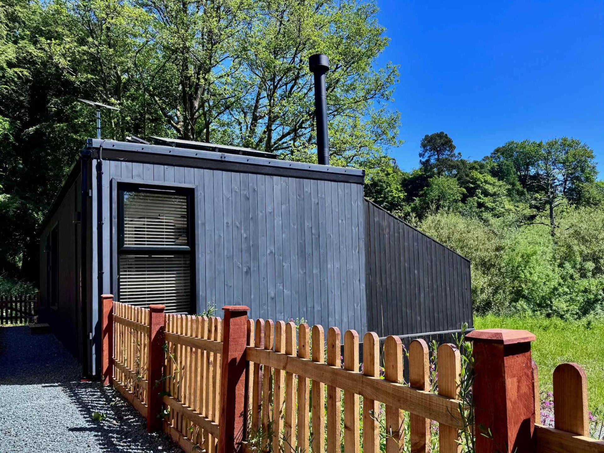 Heron - Luxurious Off-Grid Eco Cabin with River views