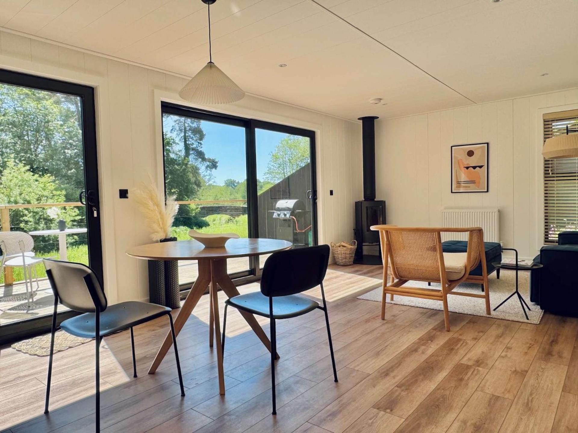 Heron - Luxurious Off-Grid Eco Cabin with River views