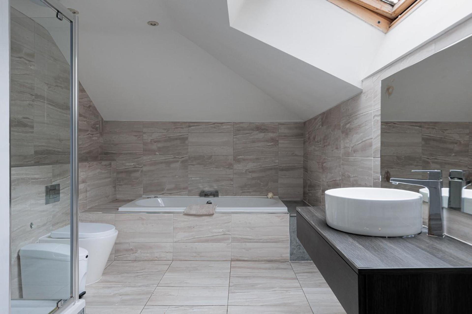 Jaw Dropping House with Hot Tub & Heated Private Indoor Pool