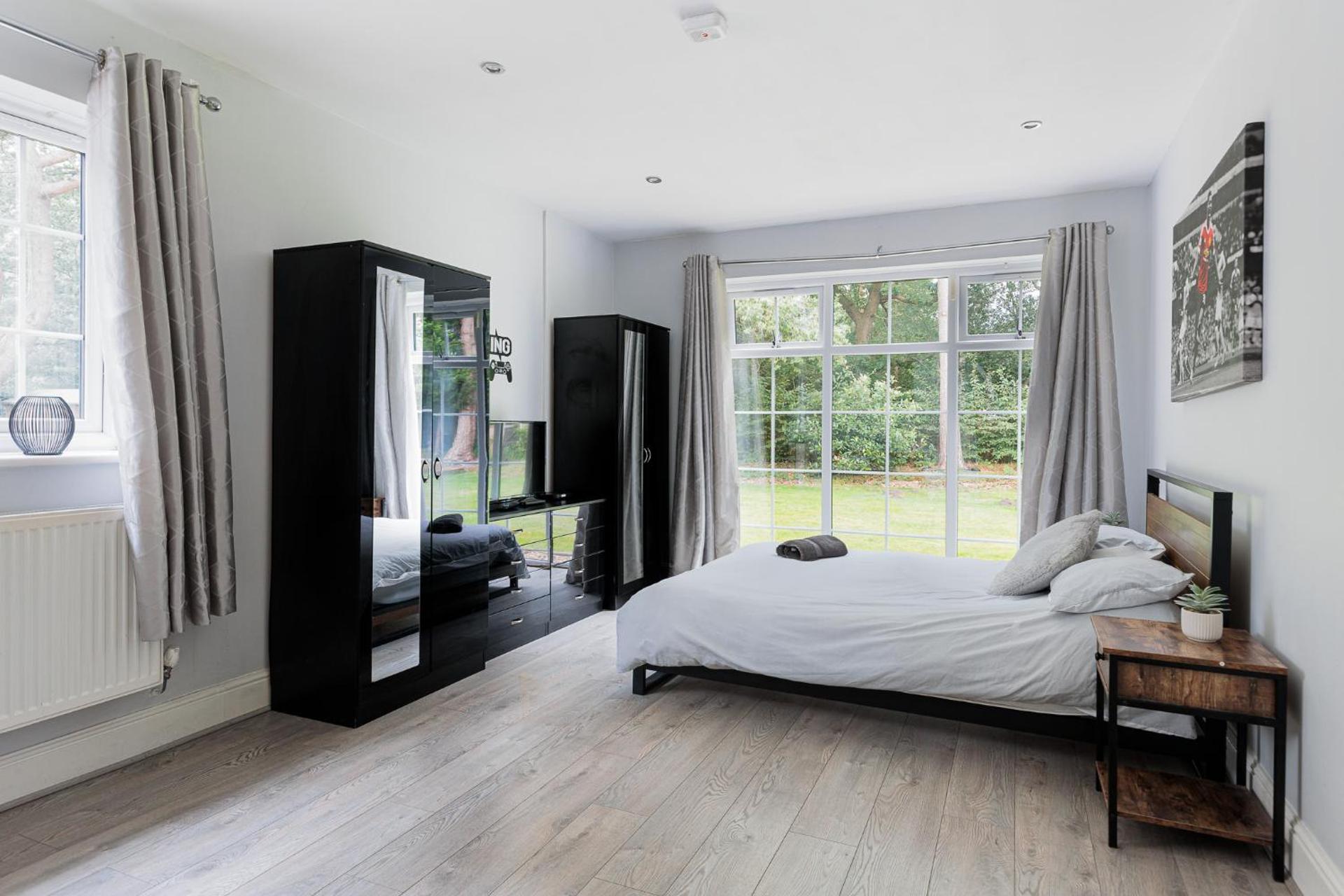 Jaw Dropping House with Hot Tub & Heated Private Indoor Pool