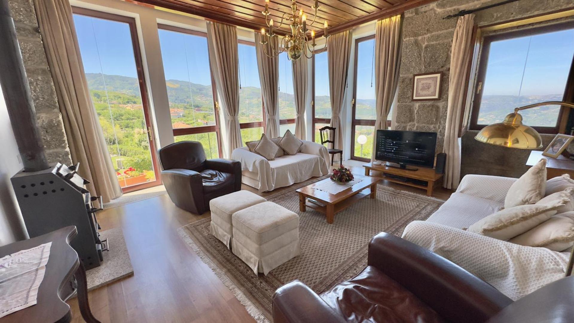 Communal lounge/ TV room