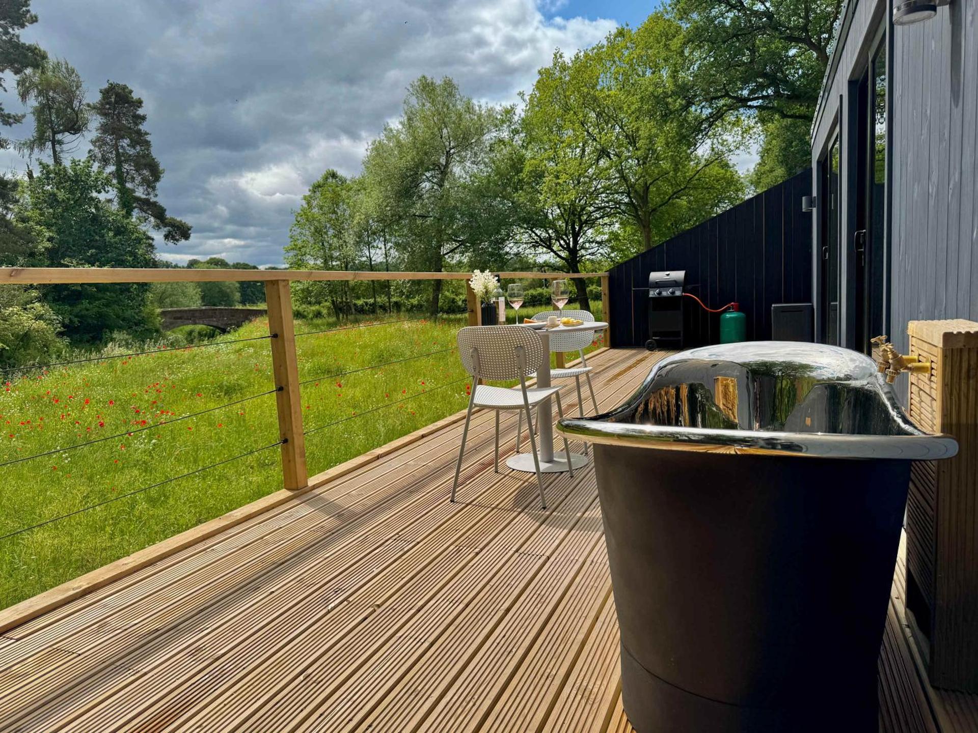 Heron - Luxurious Off-Grid Eco Cabin with River views